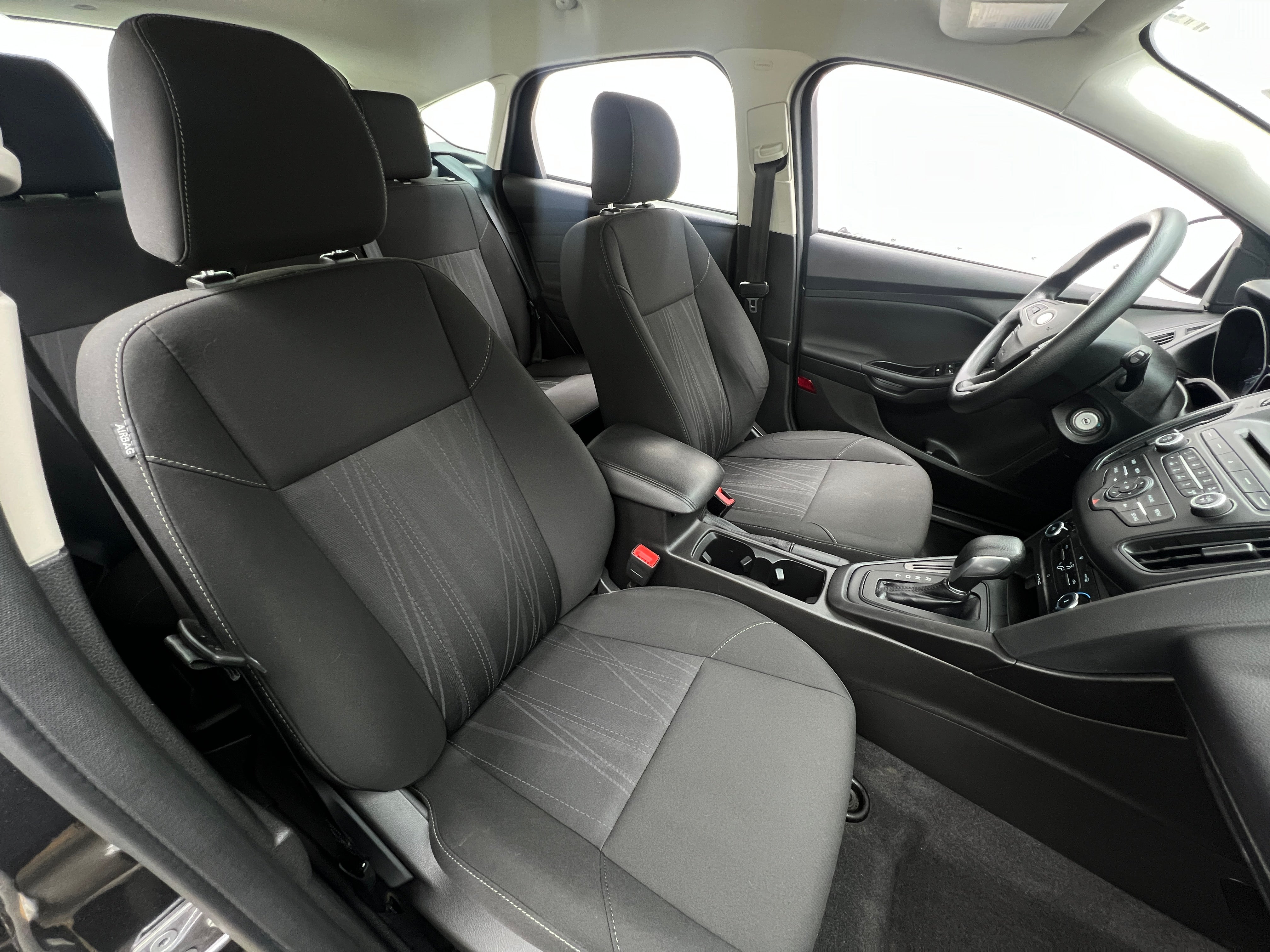 2017 Ford Focus SE 2