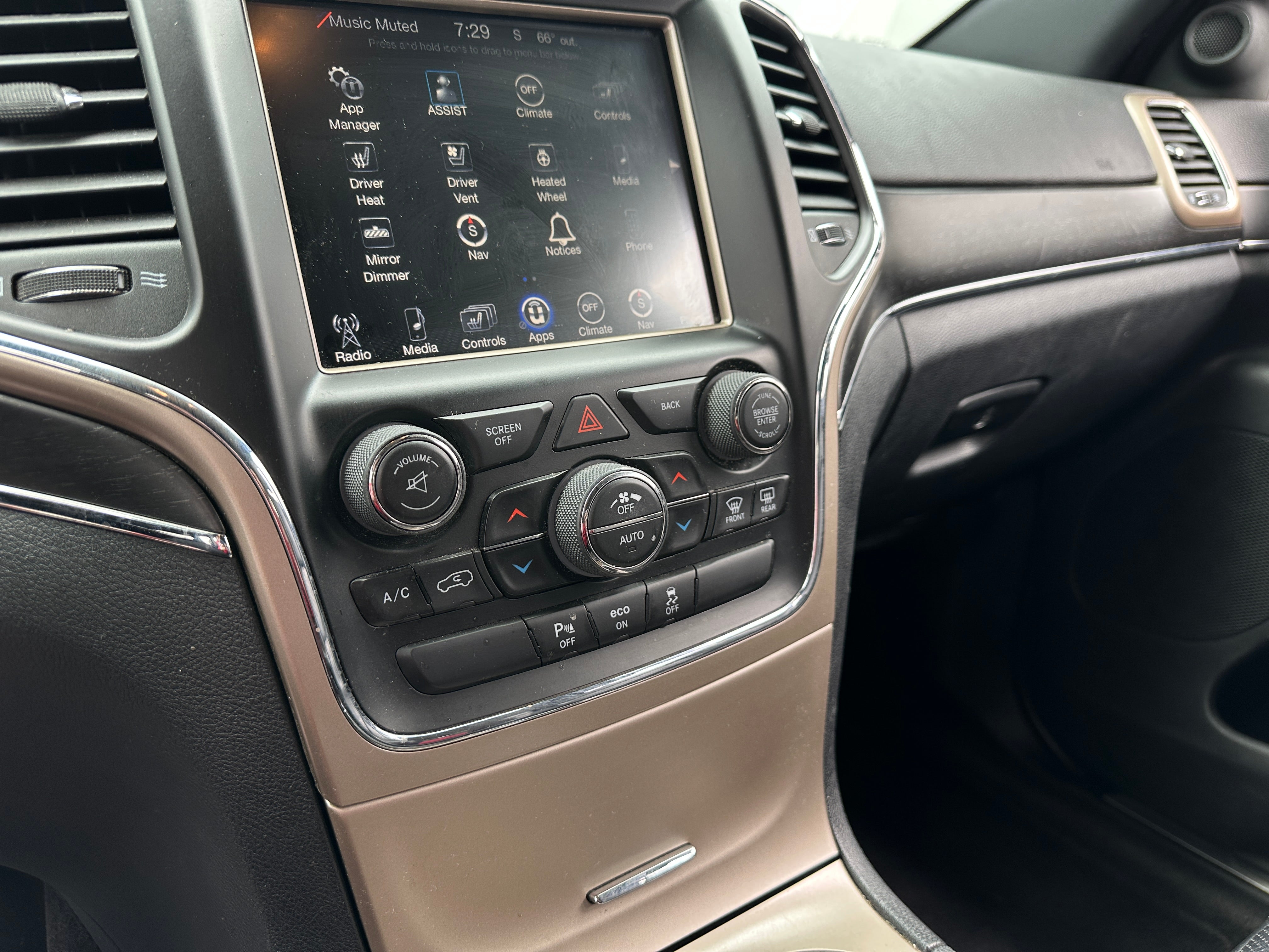 2015 Jeep Grand Cherokee Limited Edition 3
