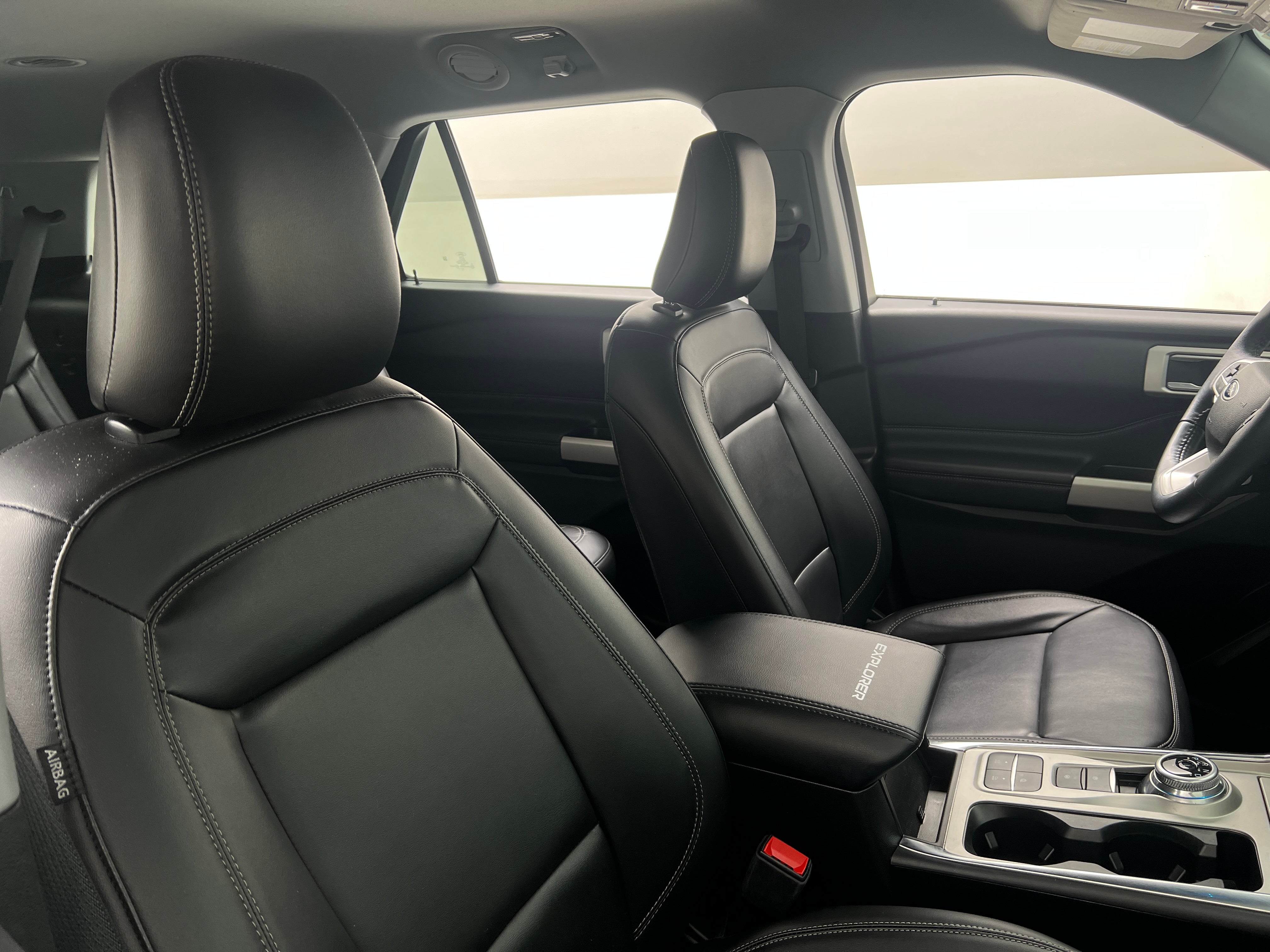 2022 Ford Explorer XLT 2
