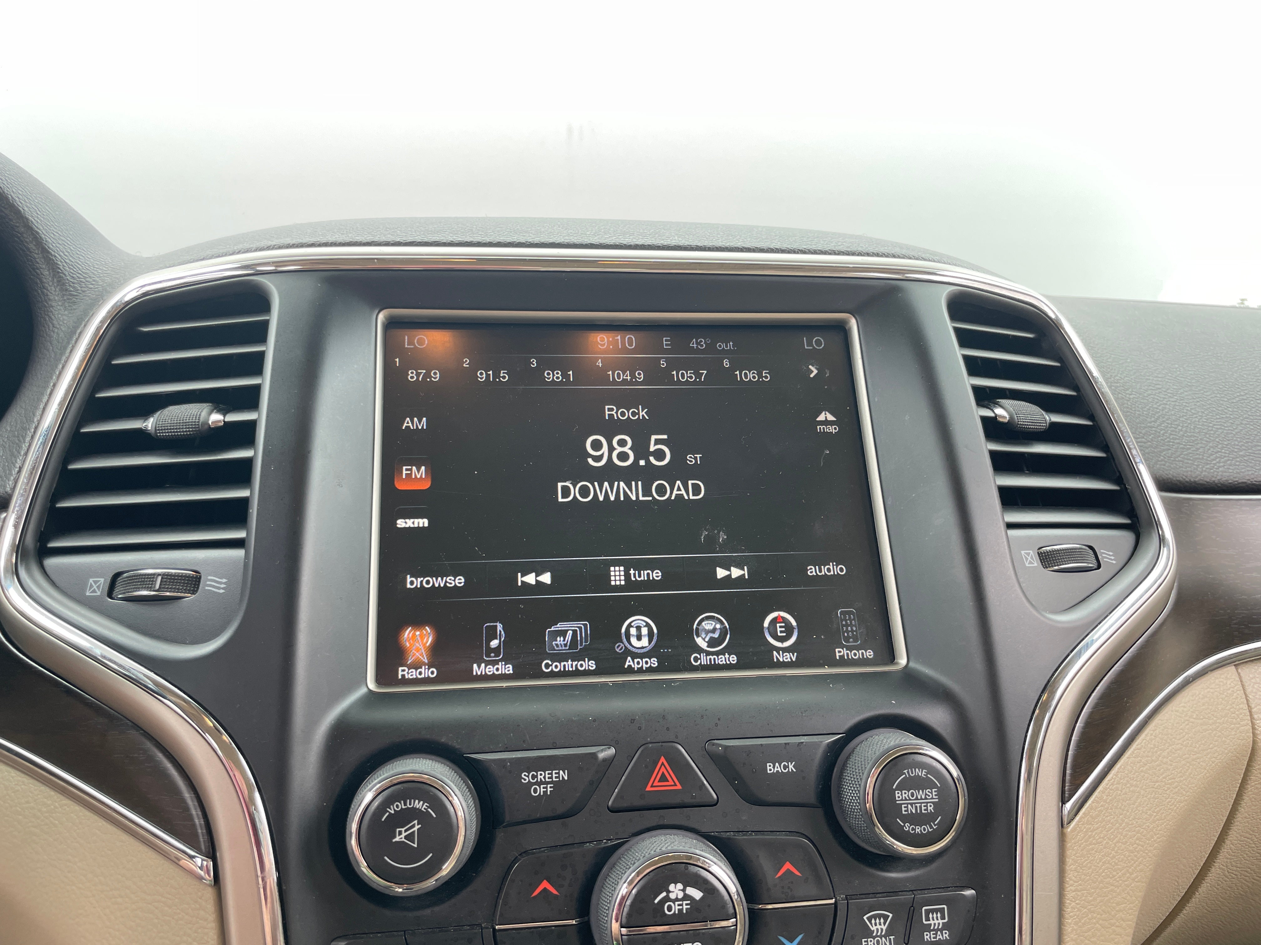 2014 Jeep Grand Cherokee Limited Edition 3