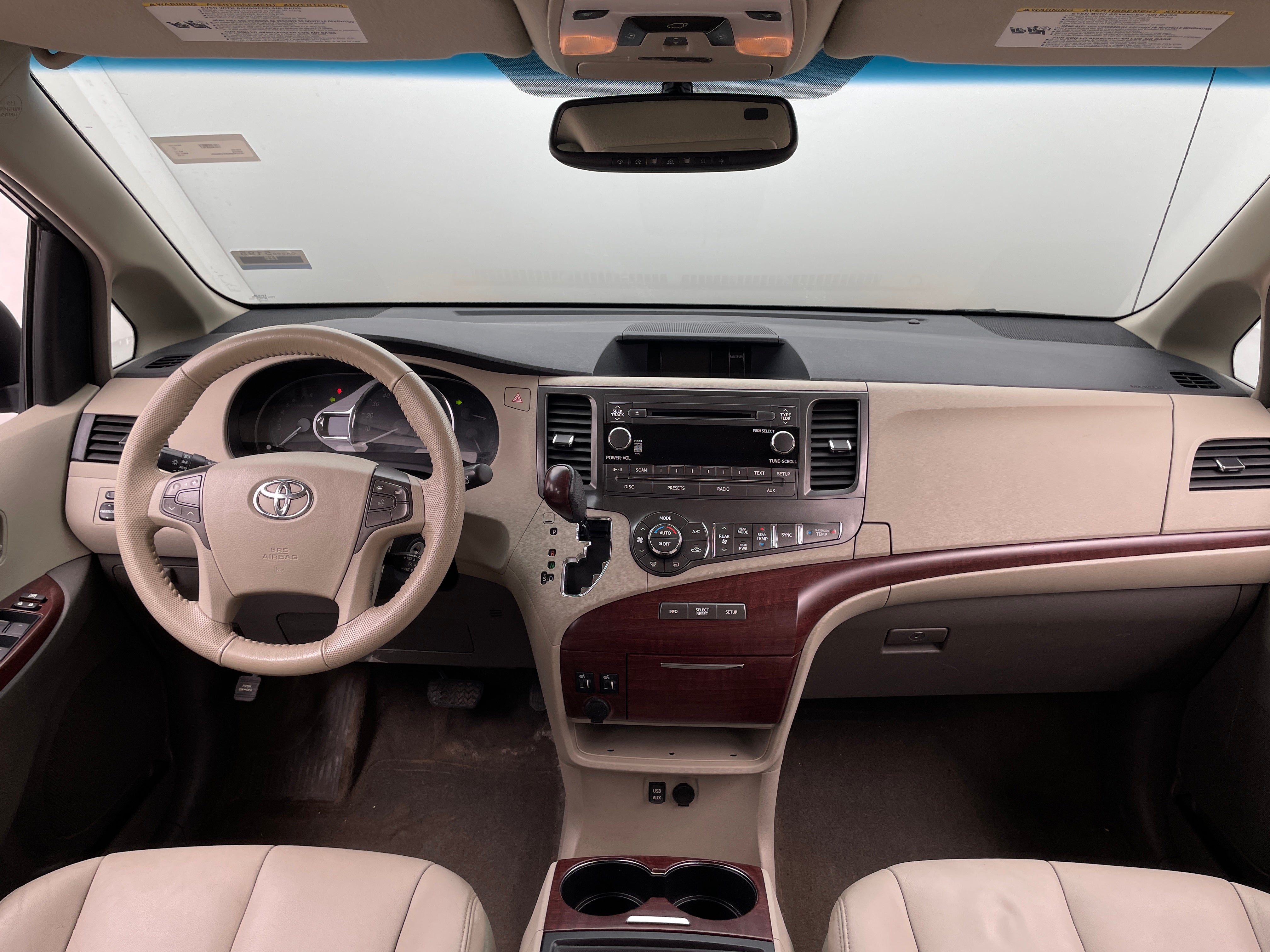 2013 Toyota Sienna XLE 3