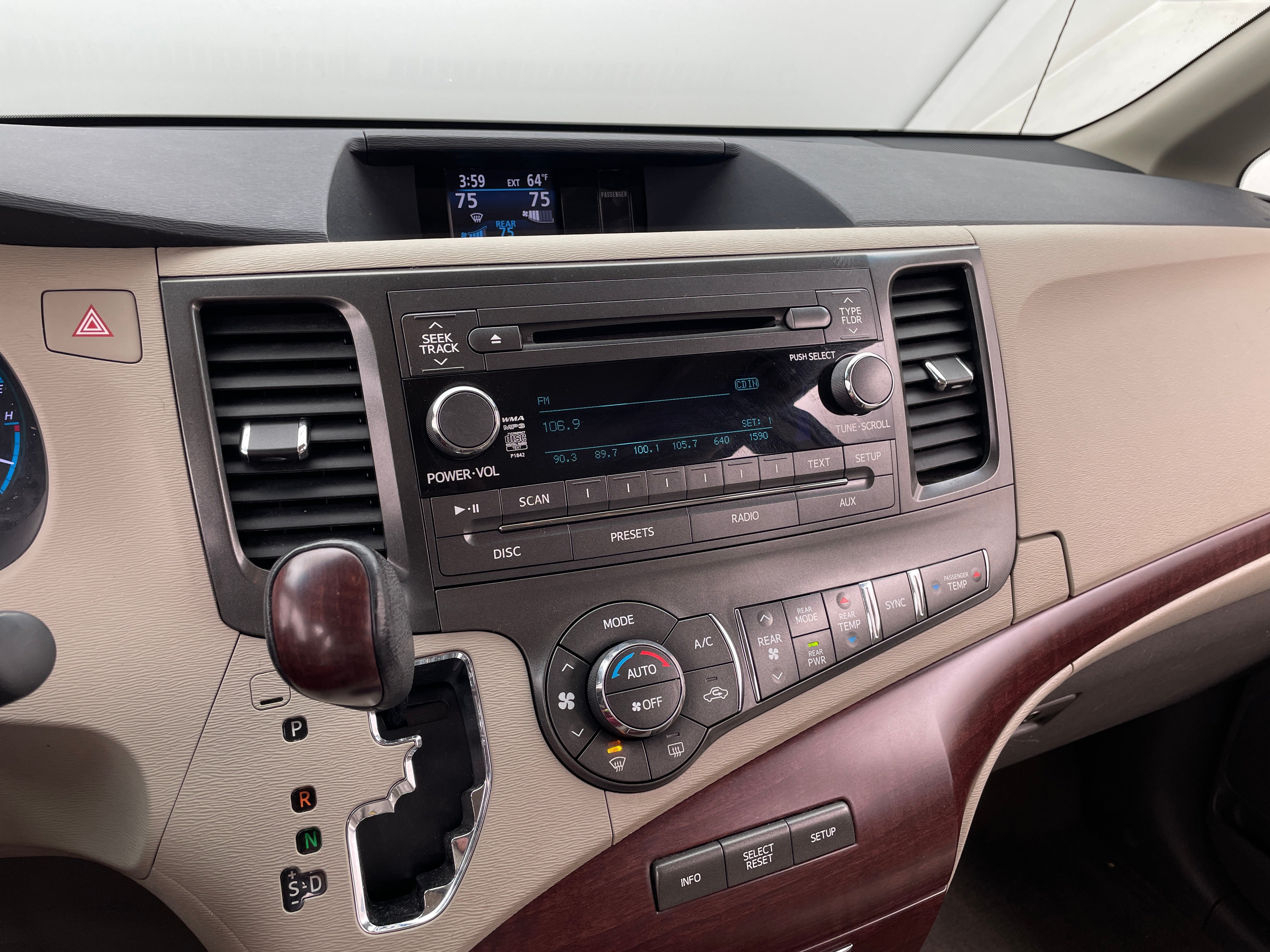 2013 Toyota Sienna XLE 4