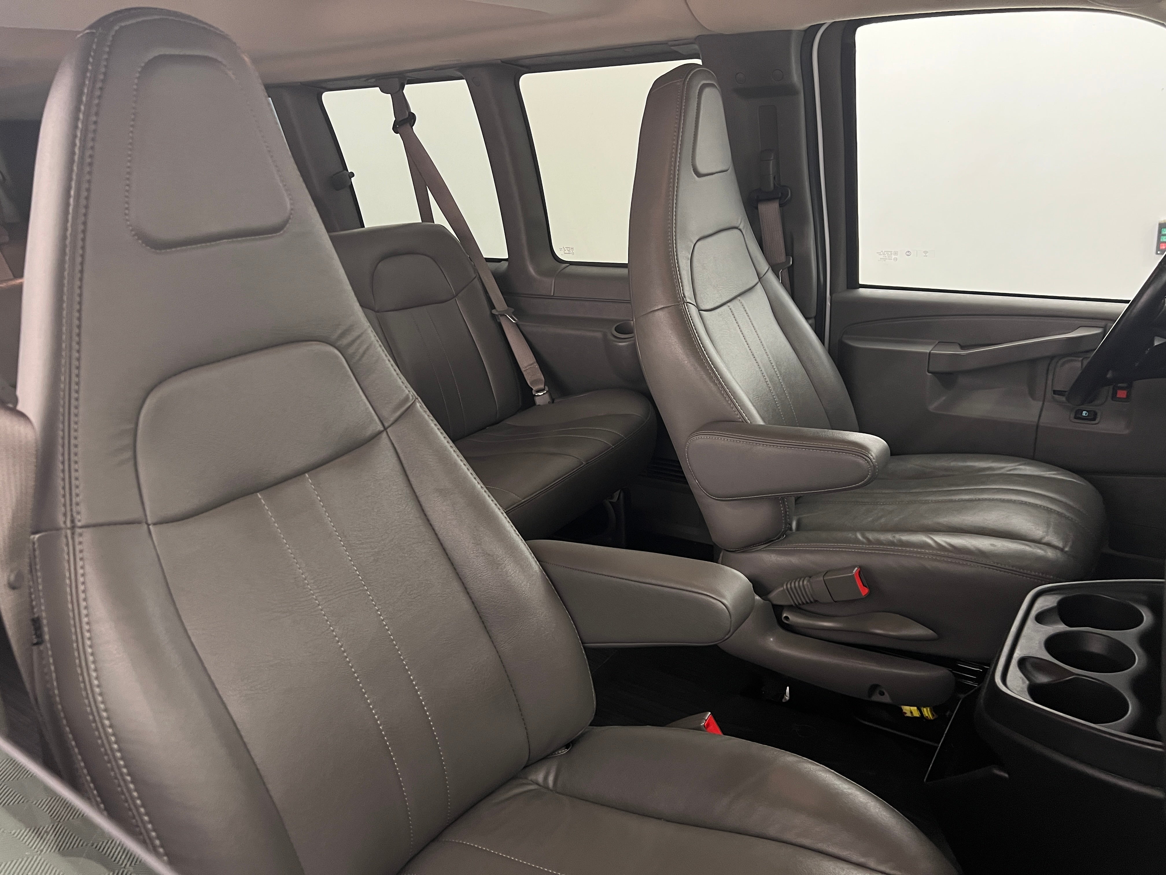 2022 Chevrolet Express 3500 LS Extended 2