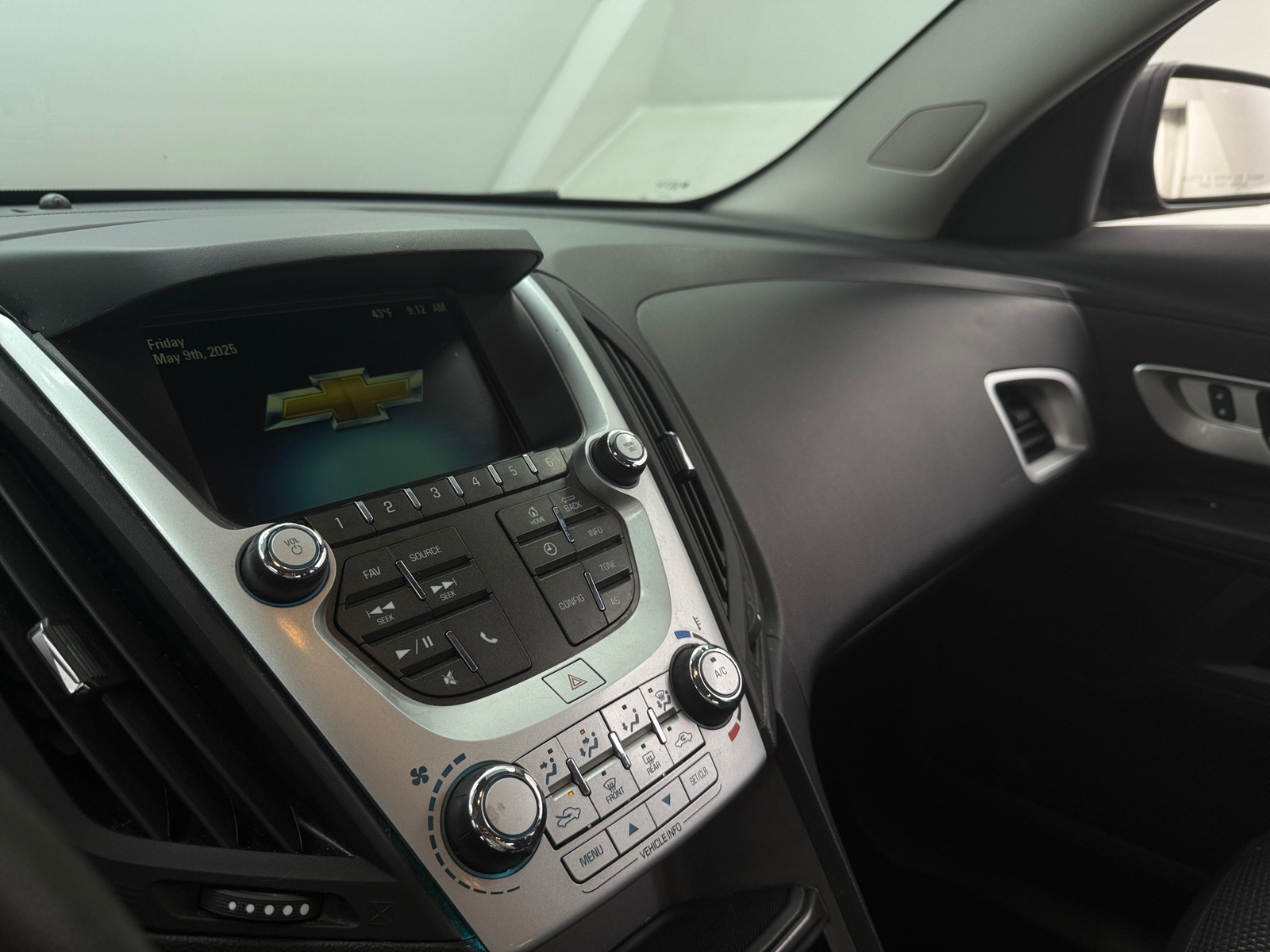 Thumbnail: 2017 Chevrolet Equinox - 4