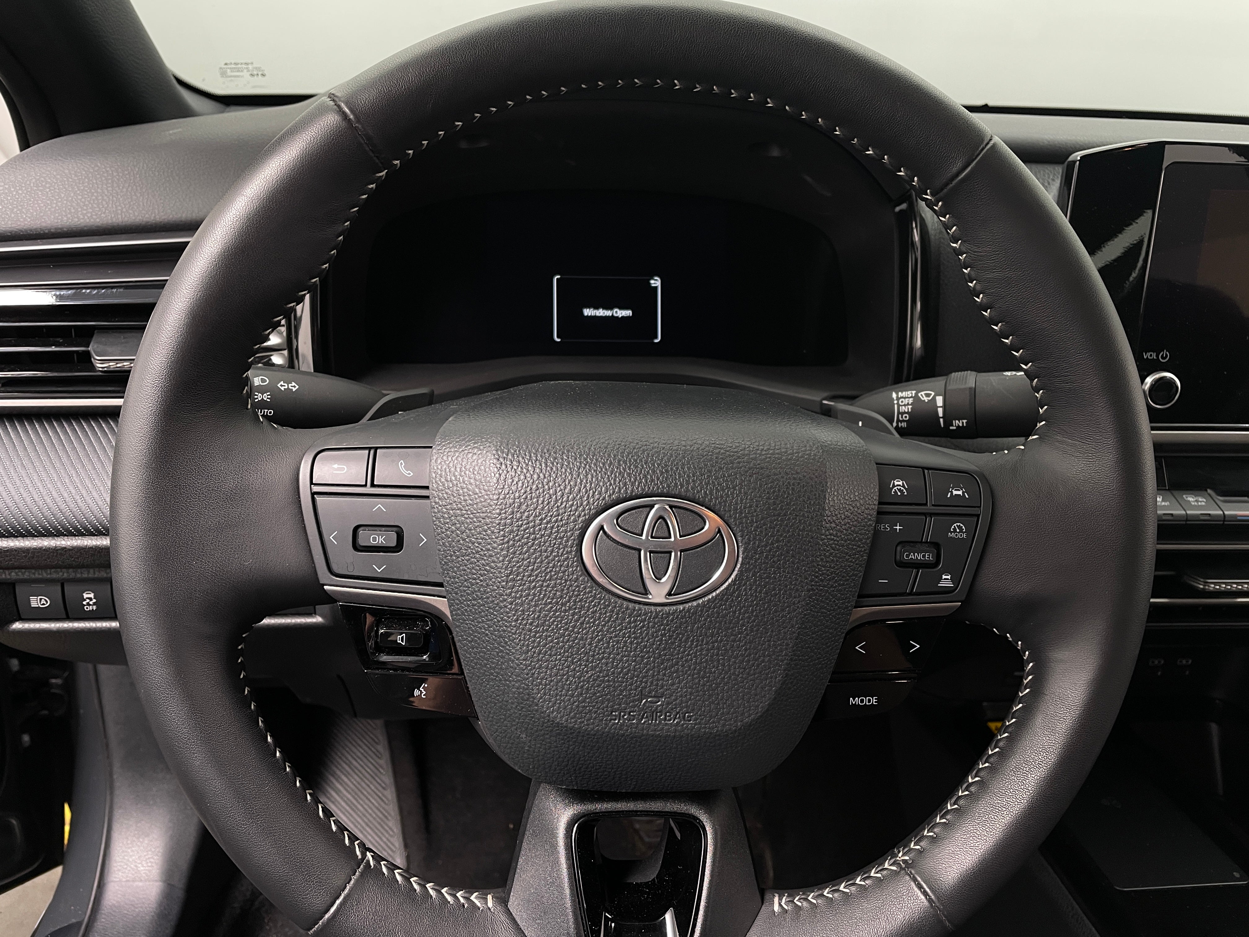 2025 Toyota Camry SE 4