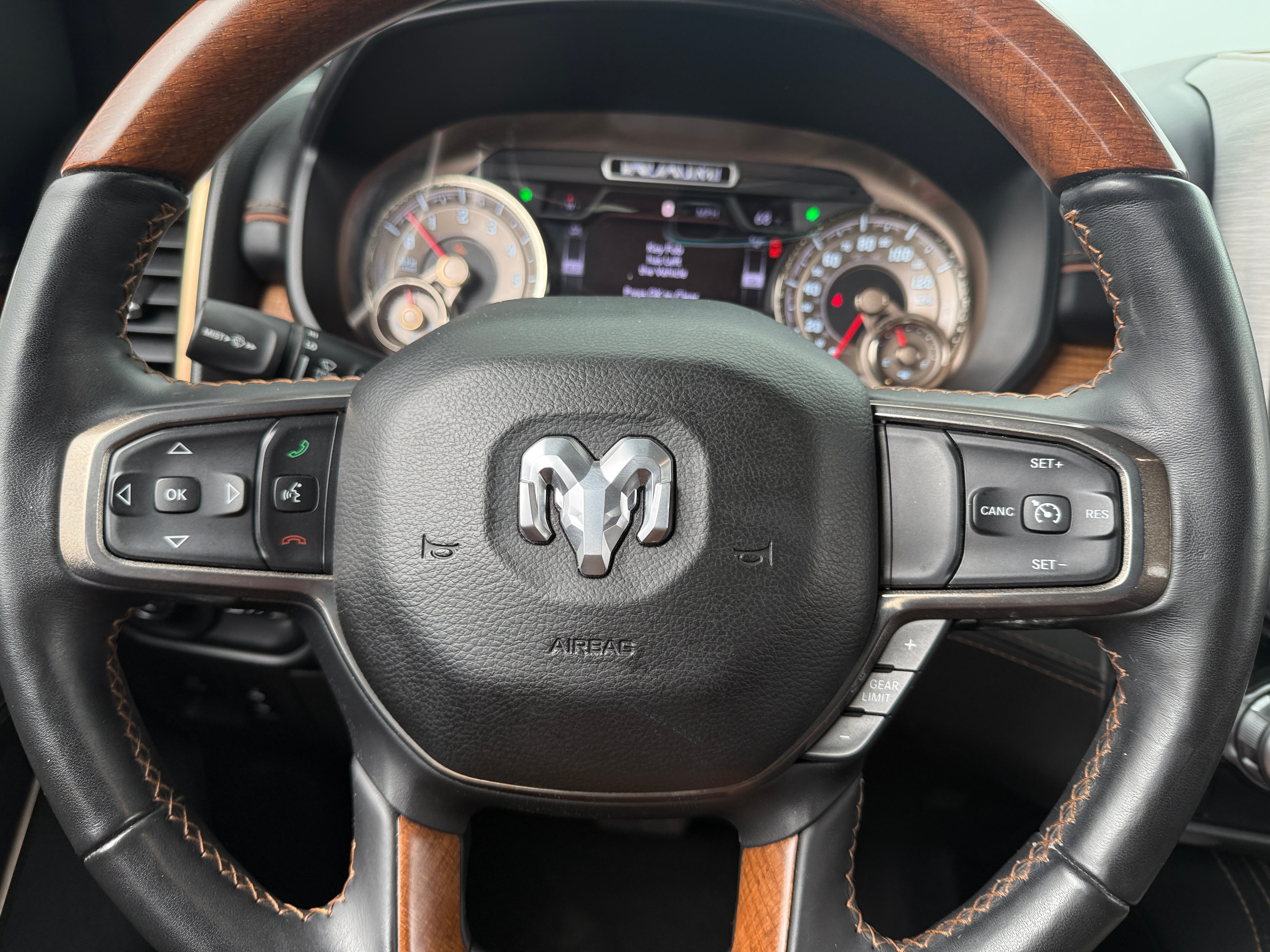 2019 RAM 1500 laramie Longhorn 4