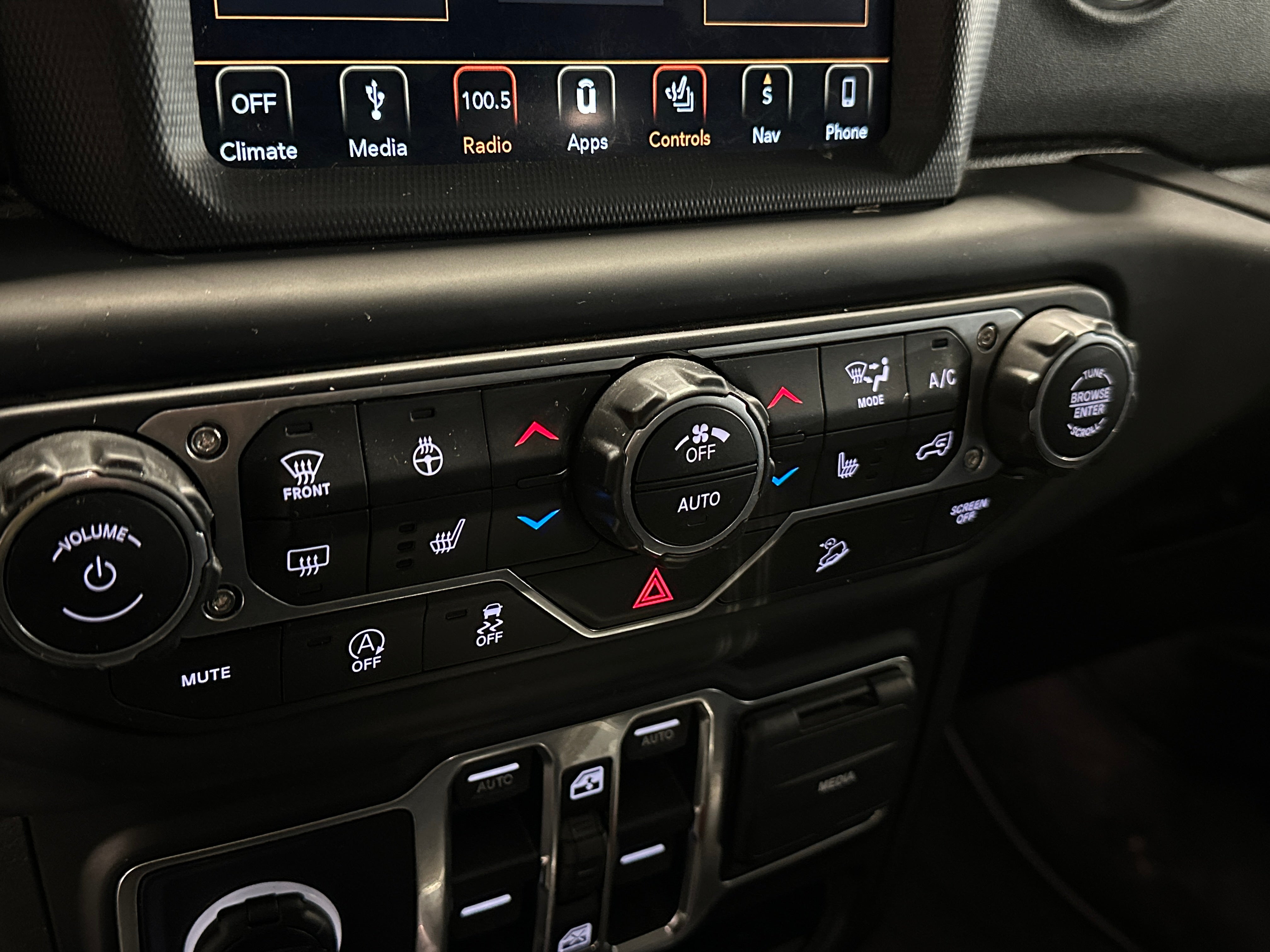 2018 Jeep Wrangler Unlimited Sahara 3
