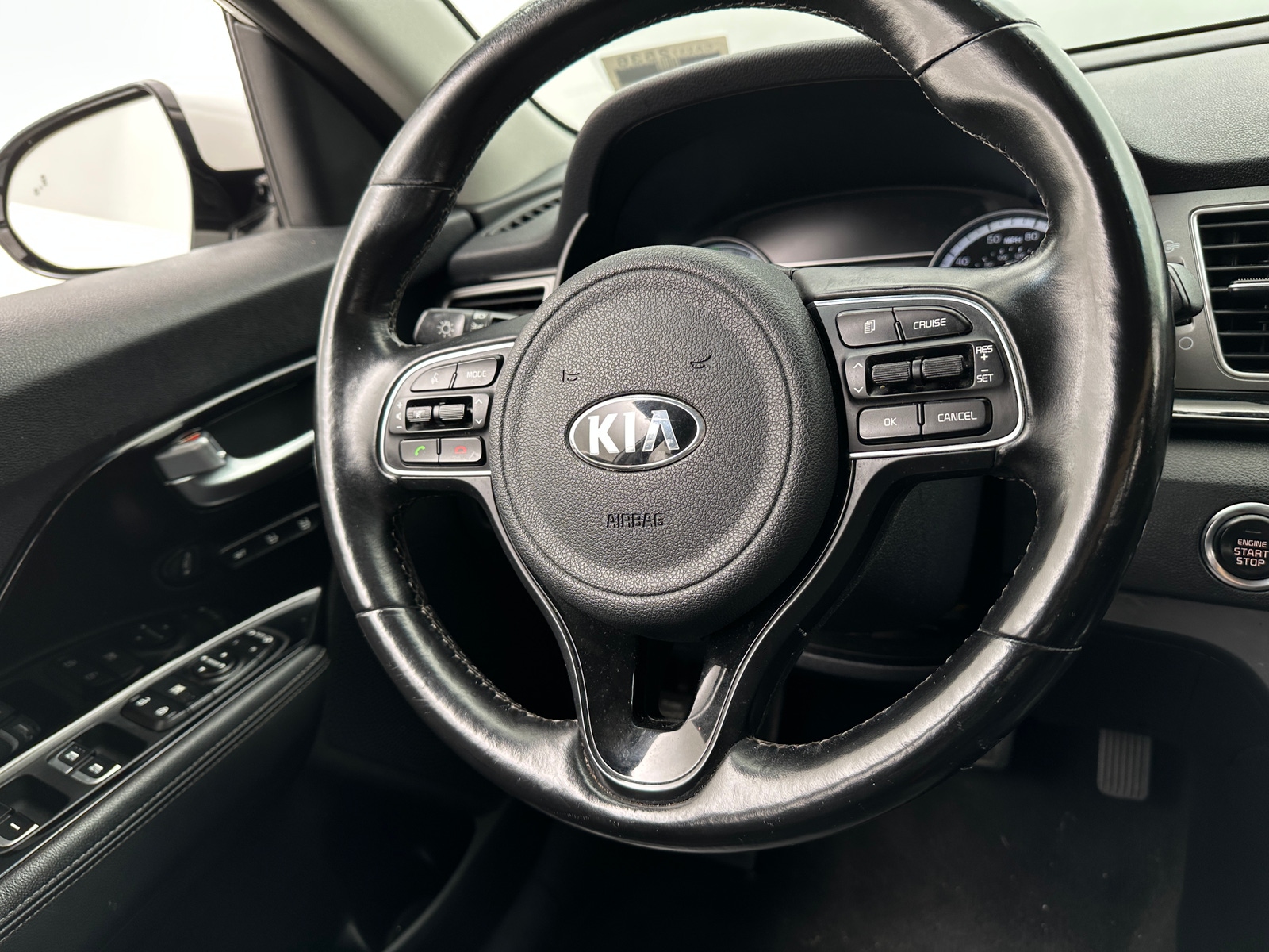 Thumbnail: 2017 Kia Niro - 4
