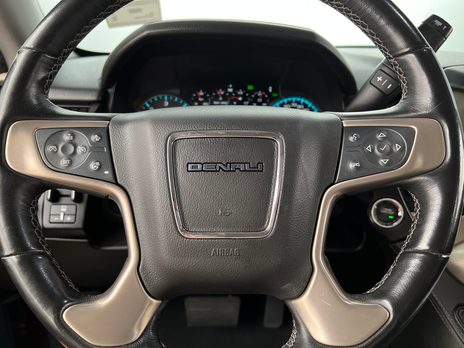 Thumbnail: 2019 GMC Yukon XL - 4