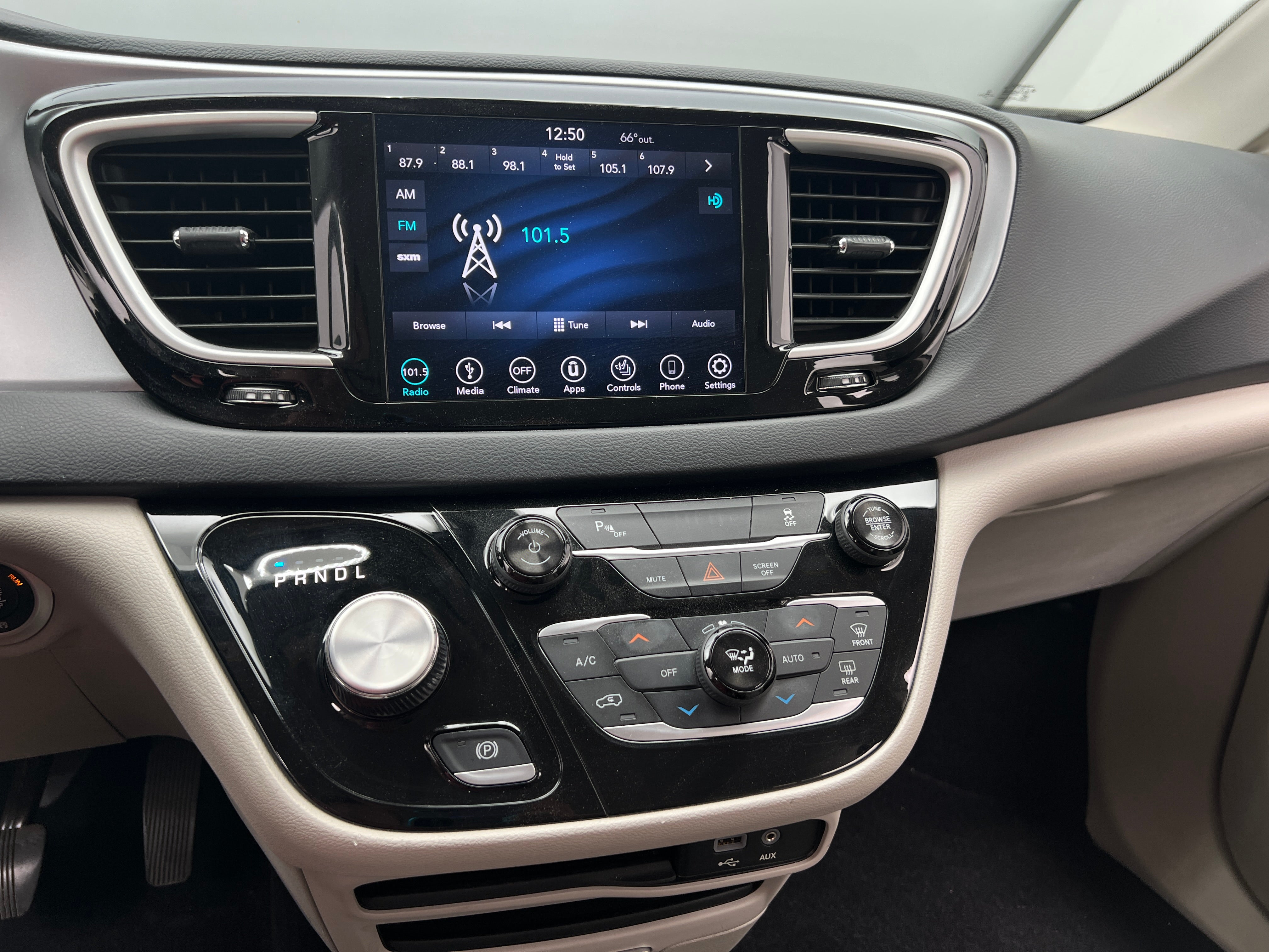 2018 Chrysler Pacifica Hybrid Touring L 3