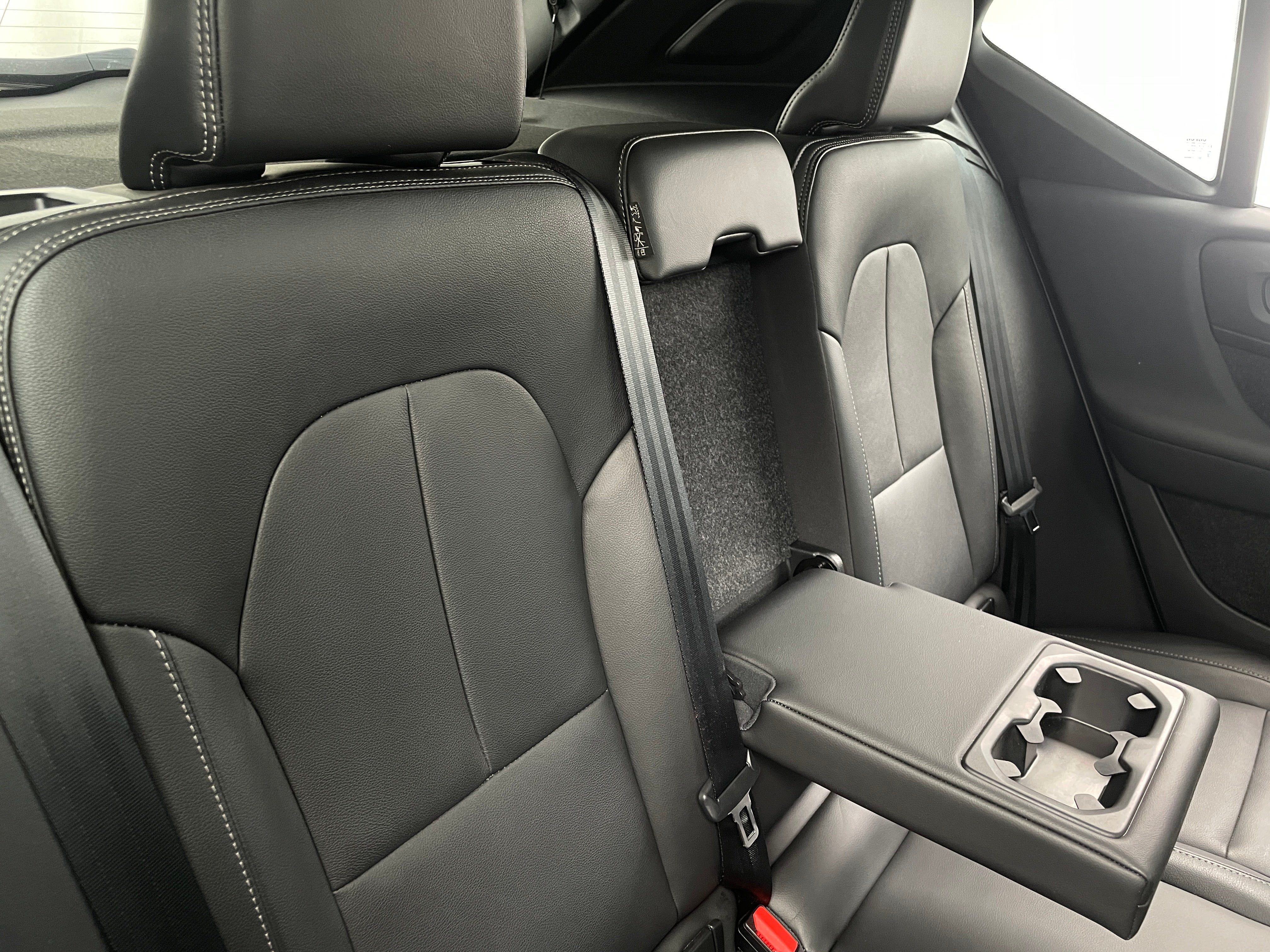 2024 Volvo XC40 B5 Core 5