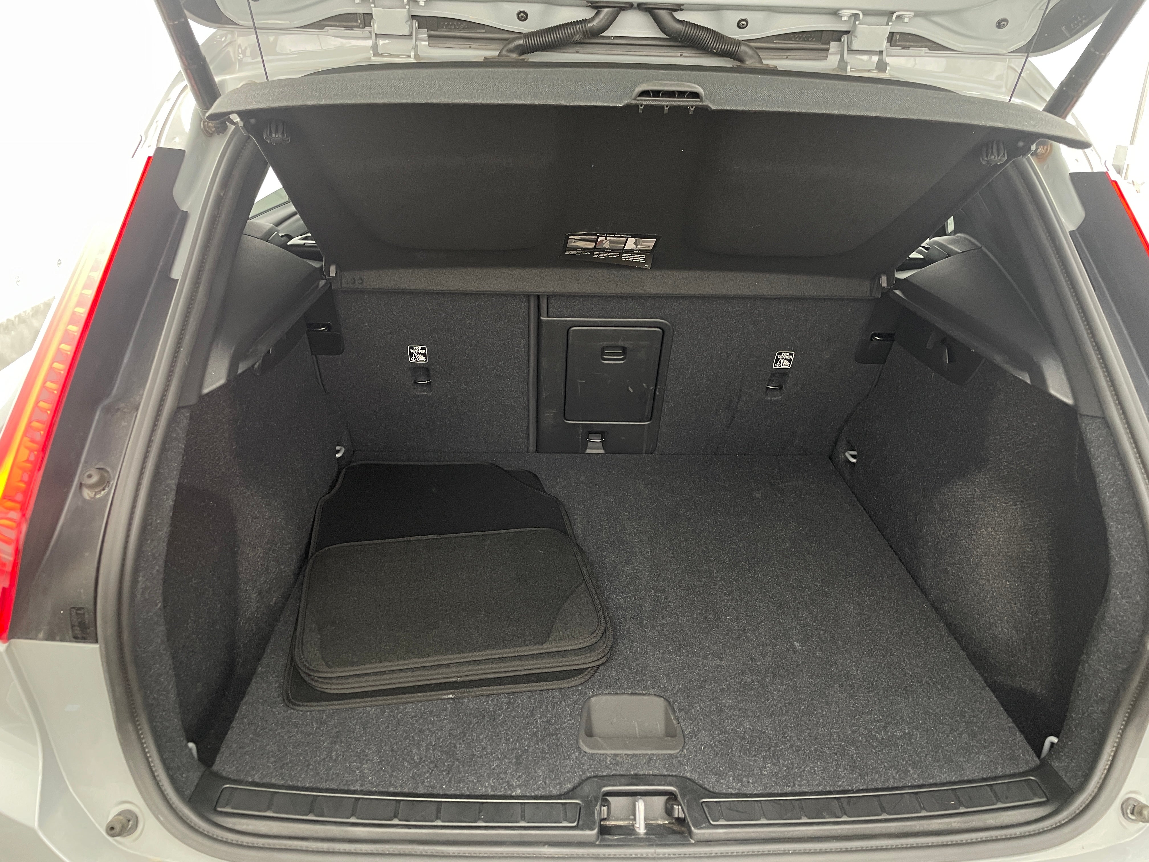 2024 Volvo XC40 B5 Core 6