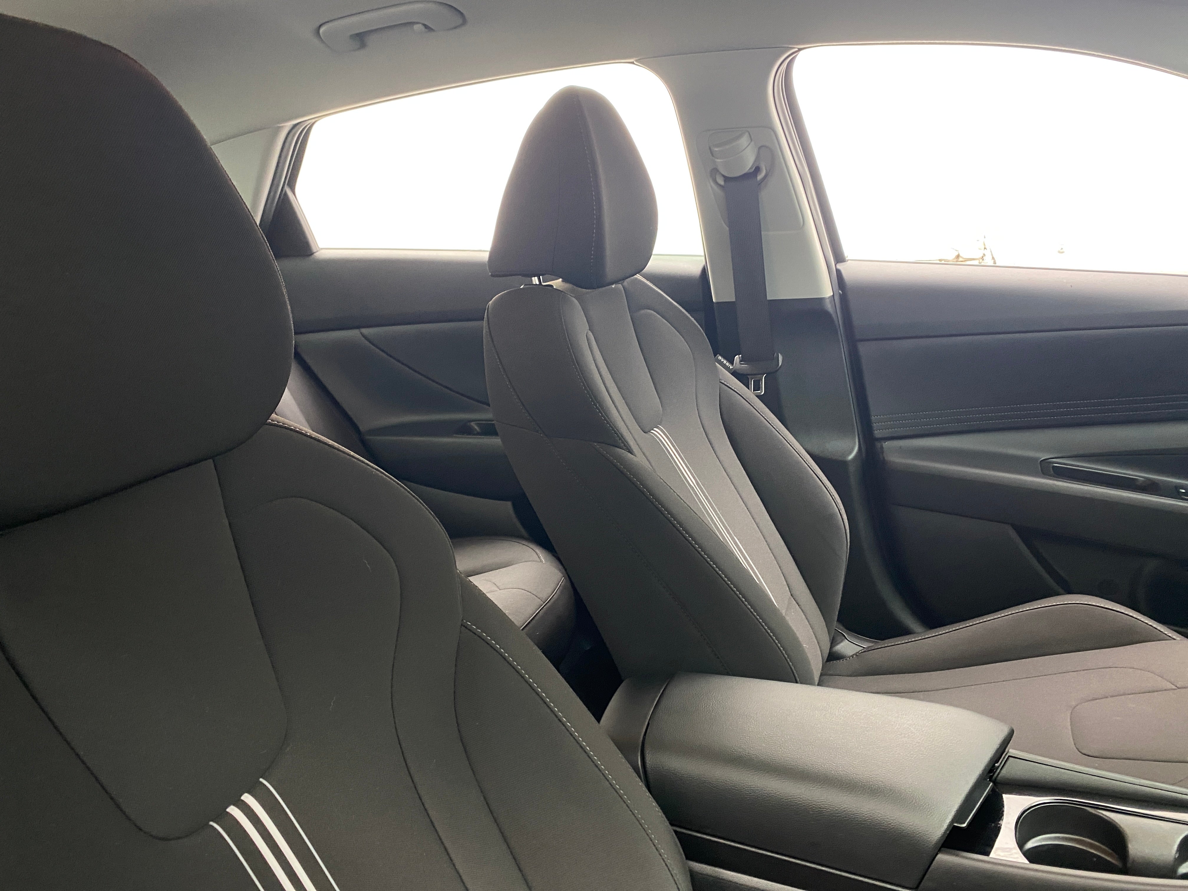 2024 Hyundai Elantra Blue 2