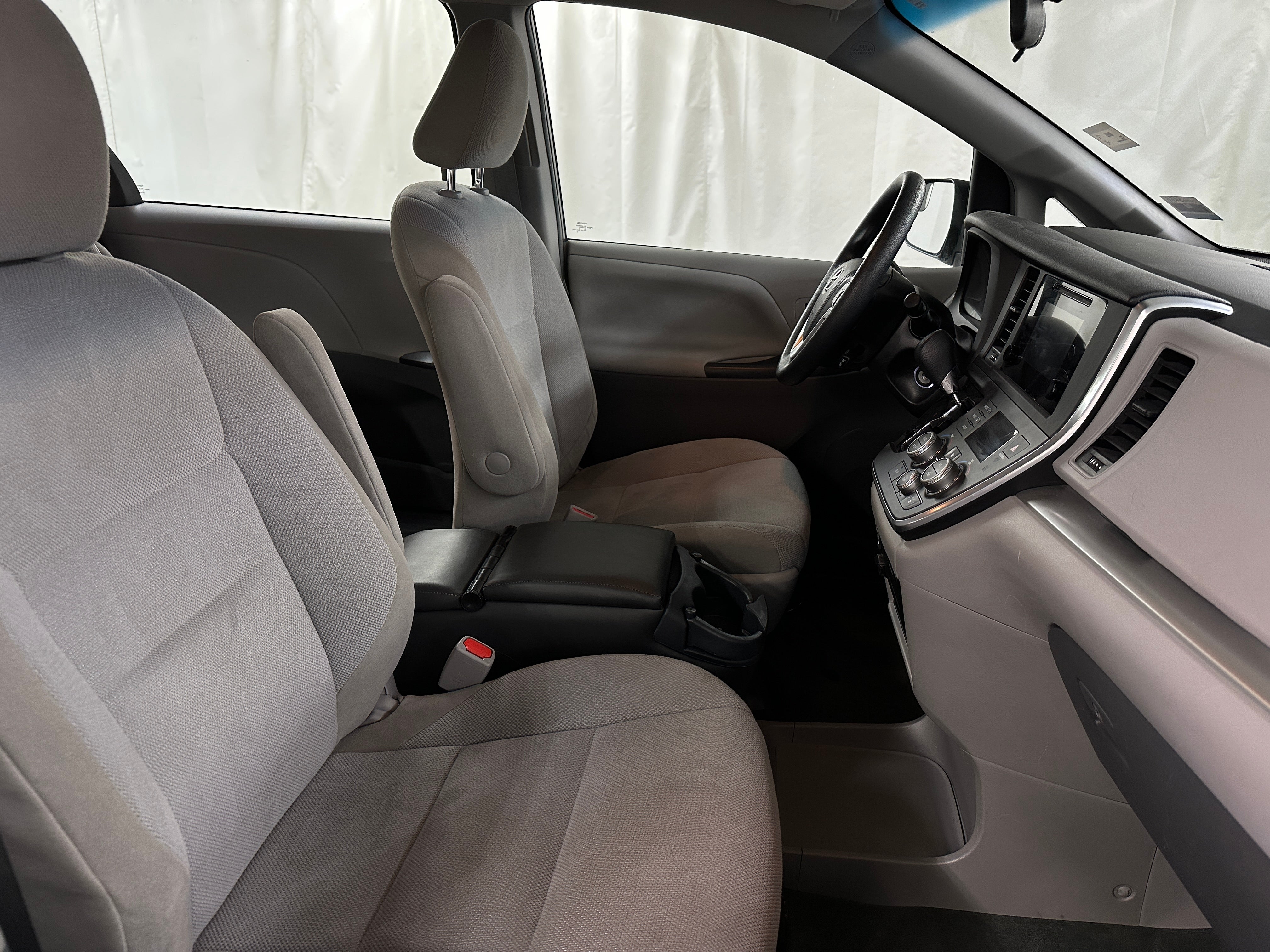2015 Toyota Sienna L 2