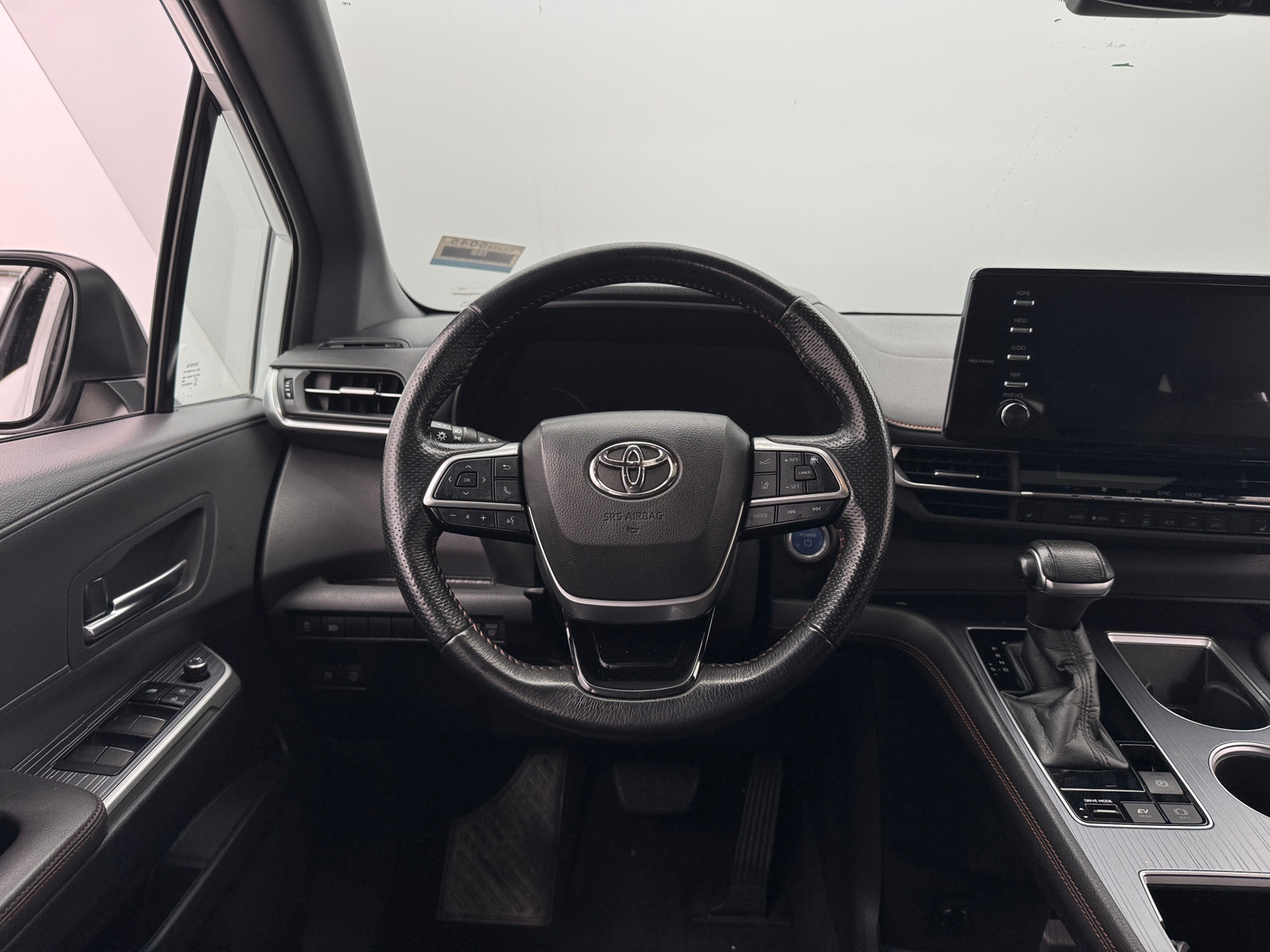 Thumbnail: 2021 Toyota Sienna - 4
