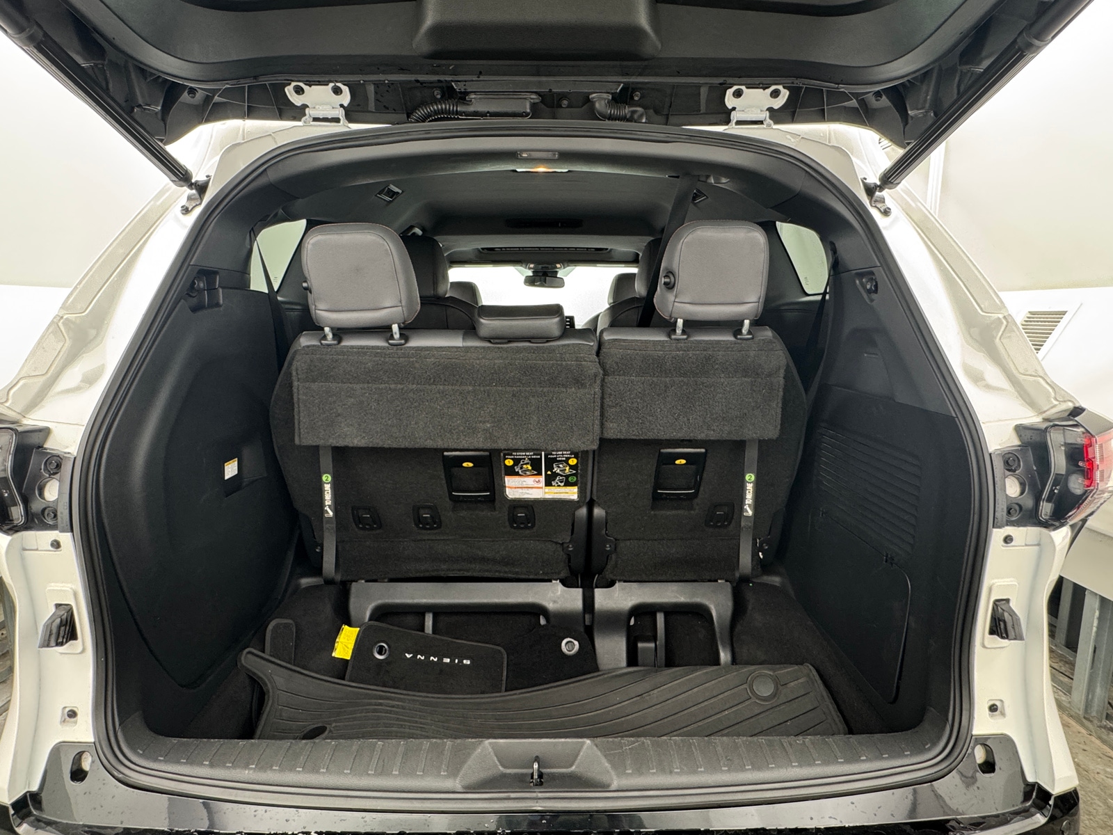 Thumbnail: 2021 Toyota Sienna - 6
