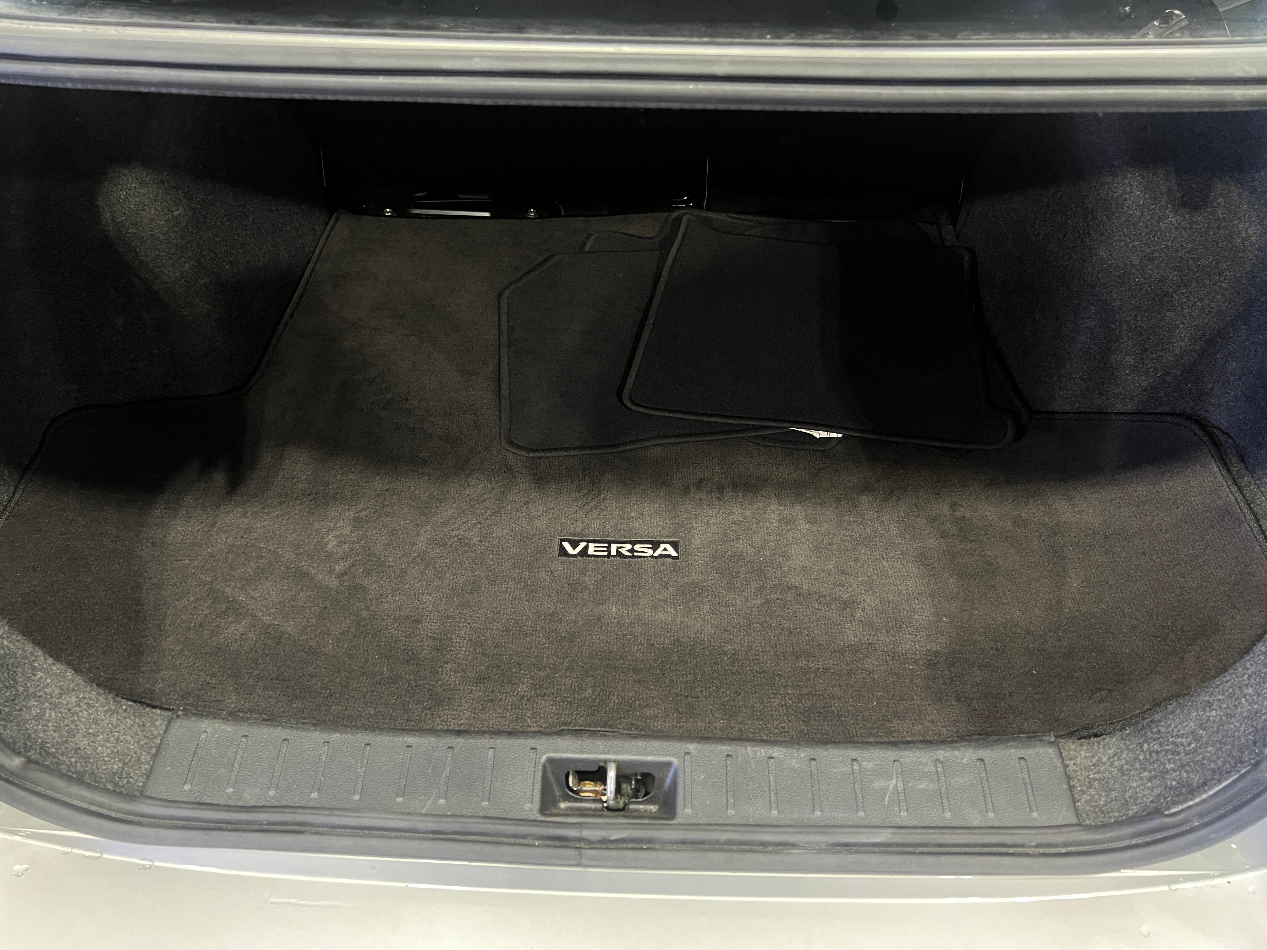 2023 Nissan Versa SV 7