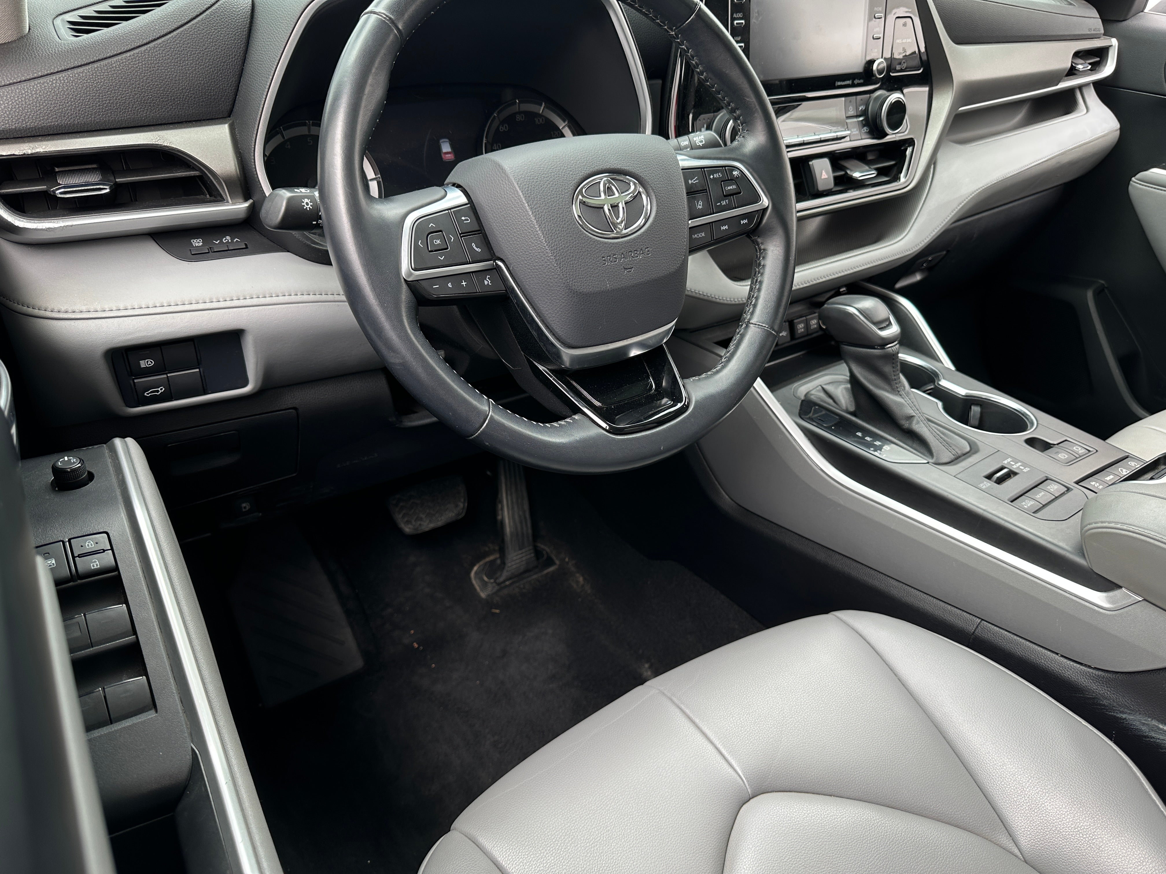 2021 Toyota Highlander XLE 2
