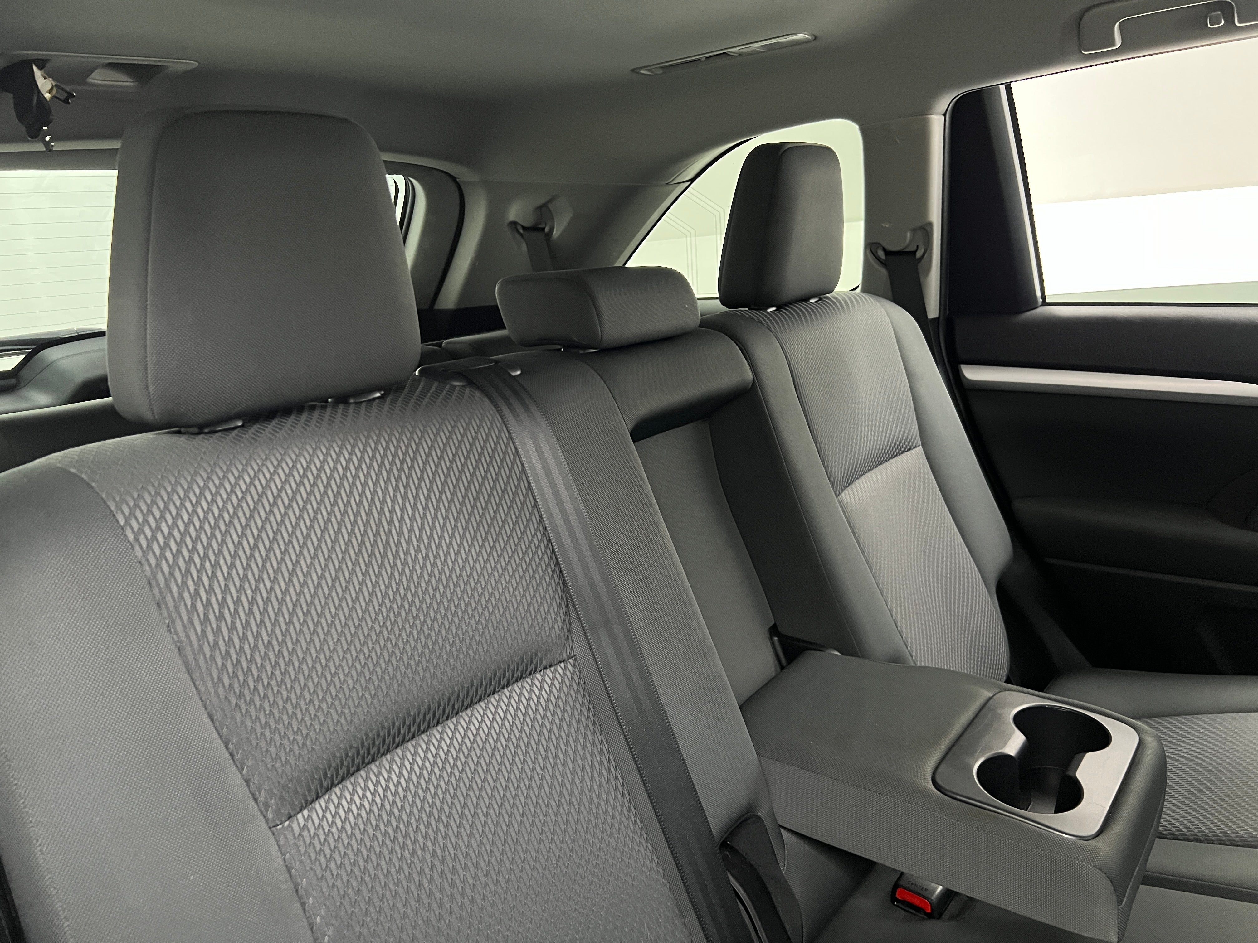 2019 Toyota Highlander LE 6