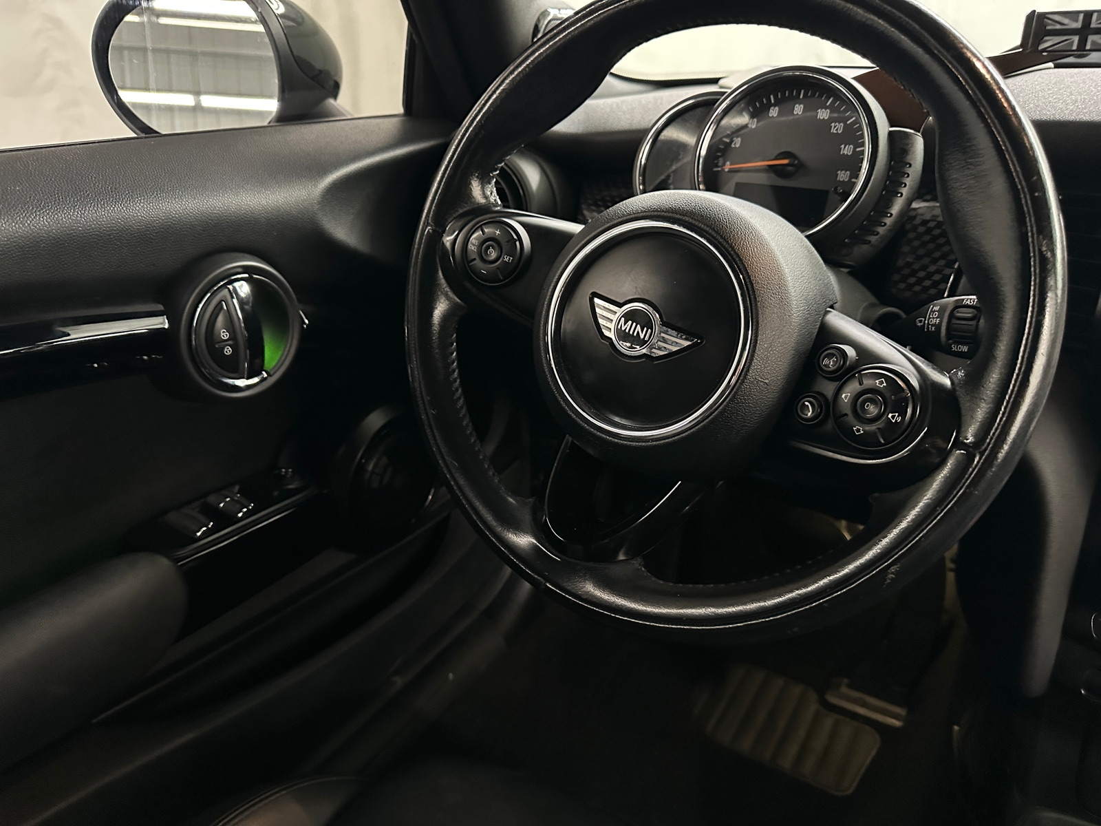 Thumbnail: 2016 MINI Cooper Convertible - 5