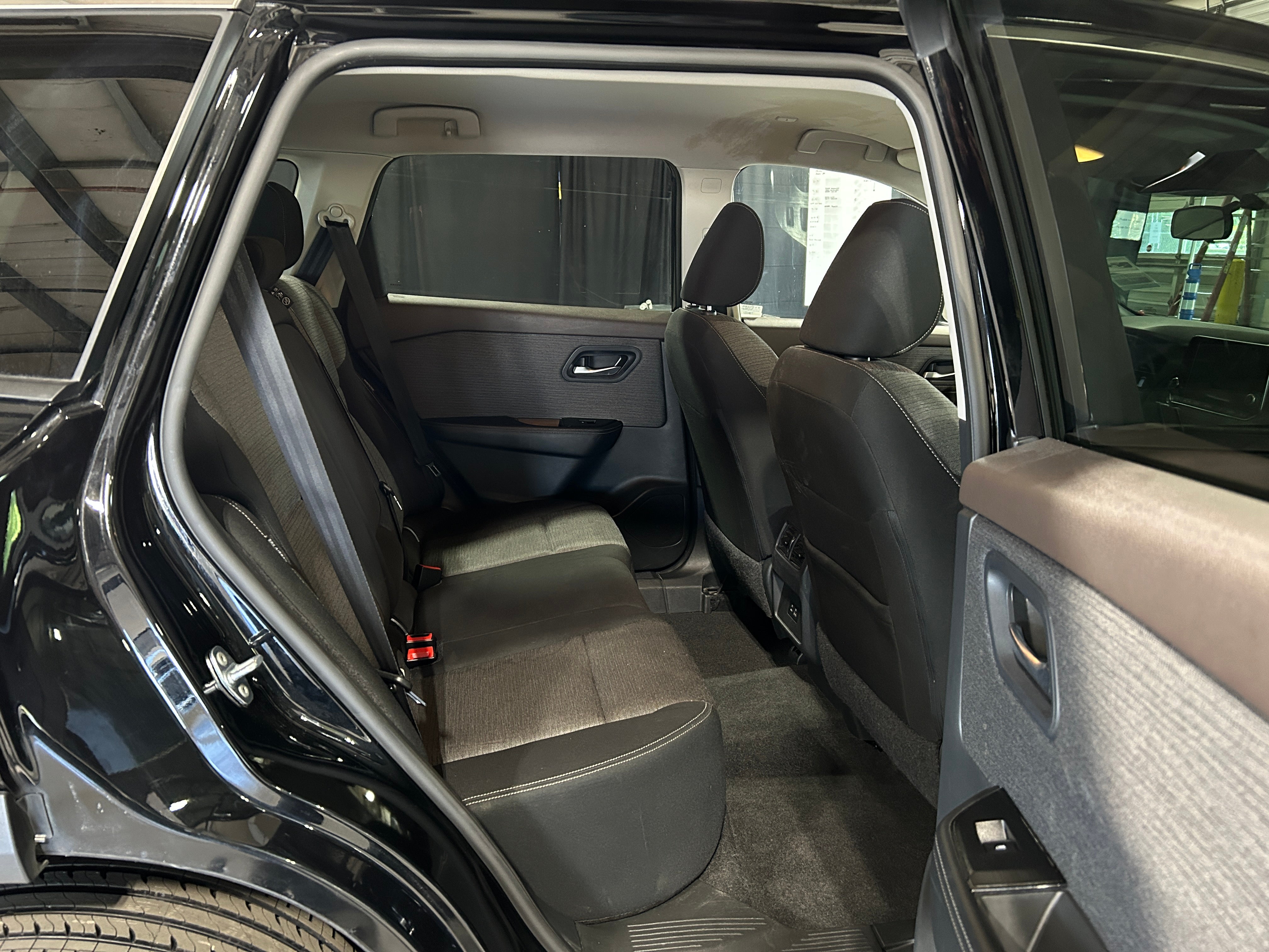 2023 Nissan Rogue SV 6