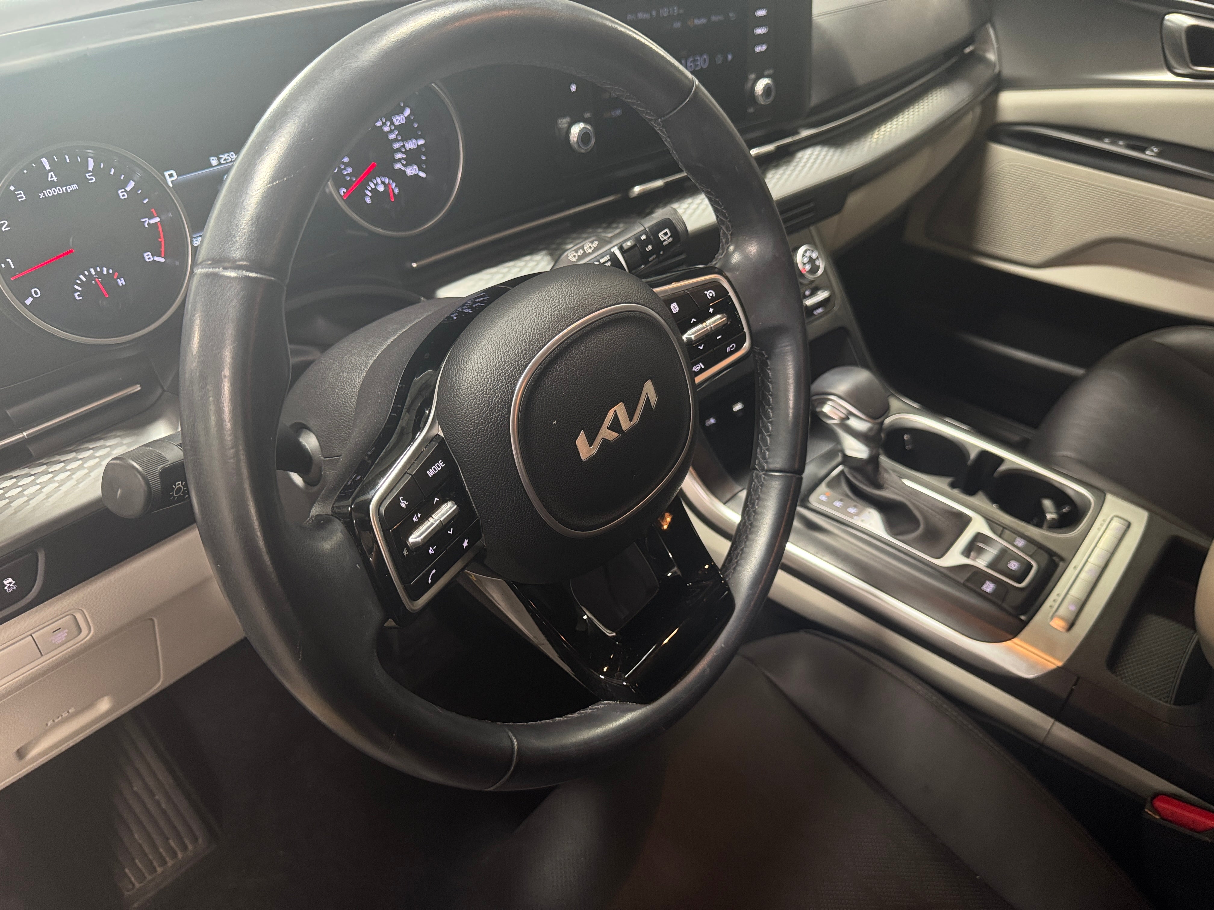 2023 Kia Carnival LX 4