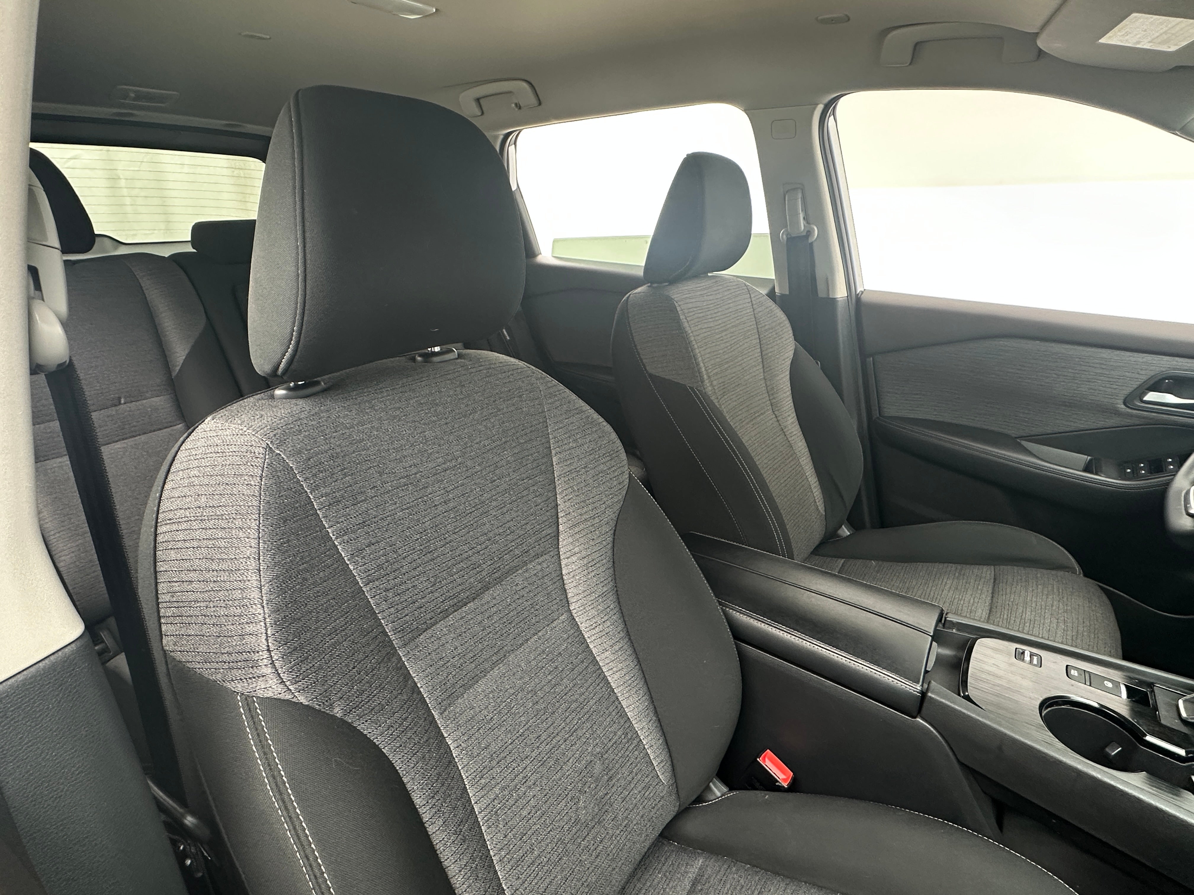 2023 Nissan Rogue SV 2