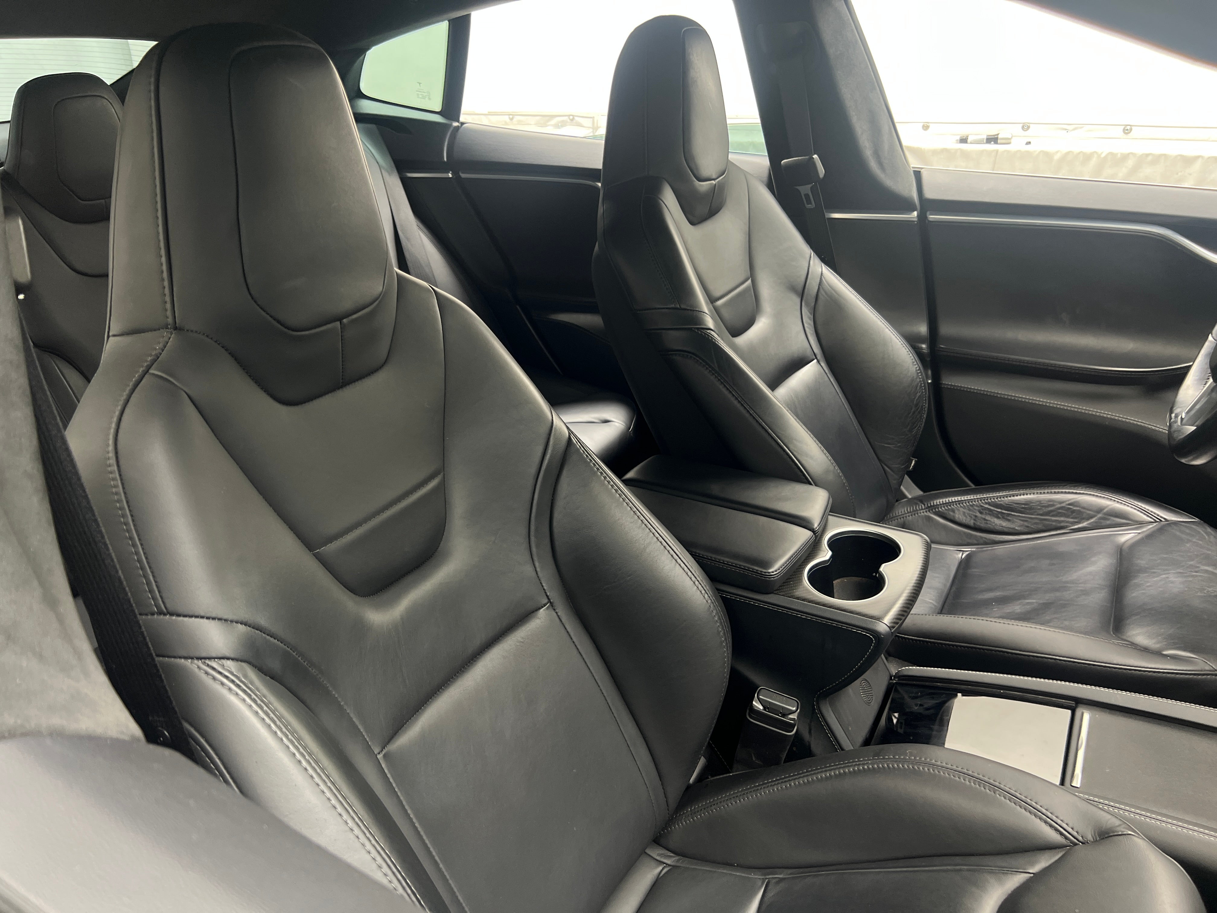 2015 Tesla Model S 85D 2