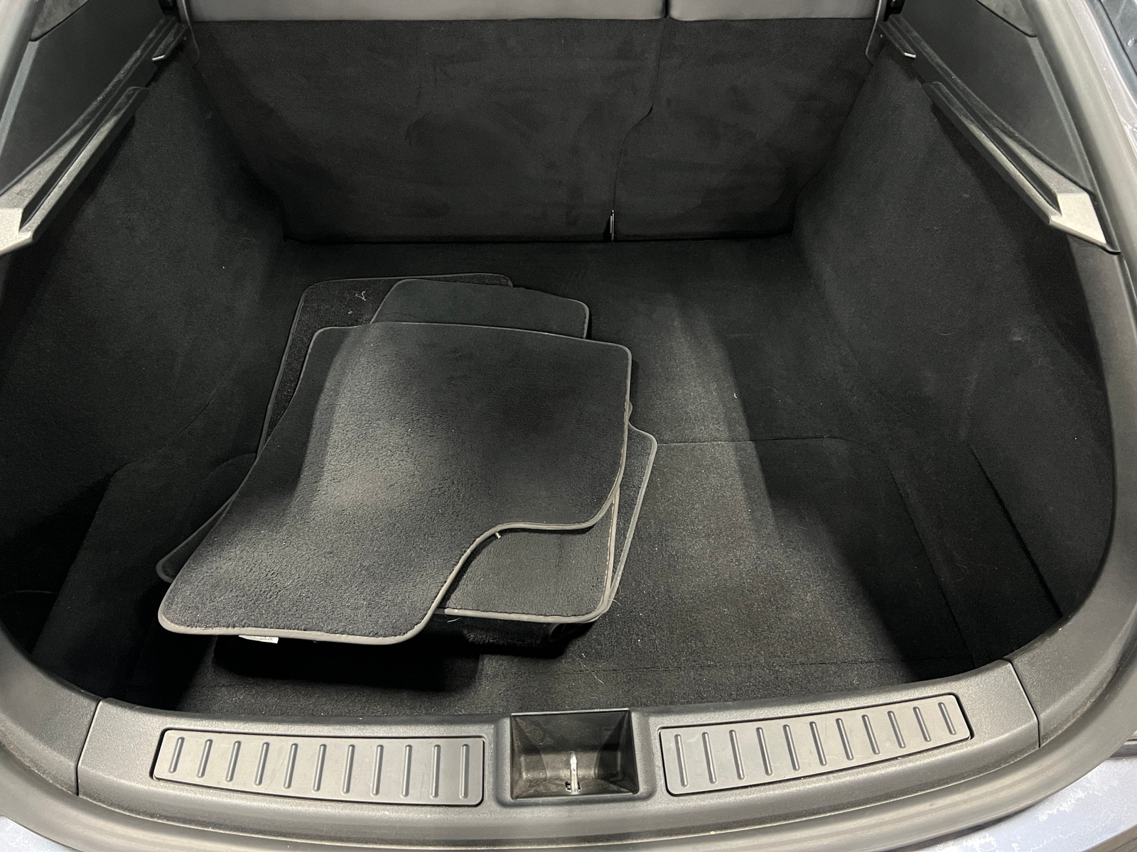 Thumbnail: 2015 Tesla Model S - 6