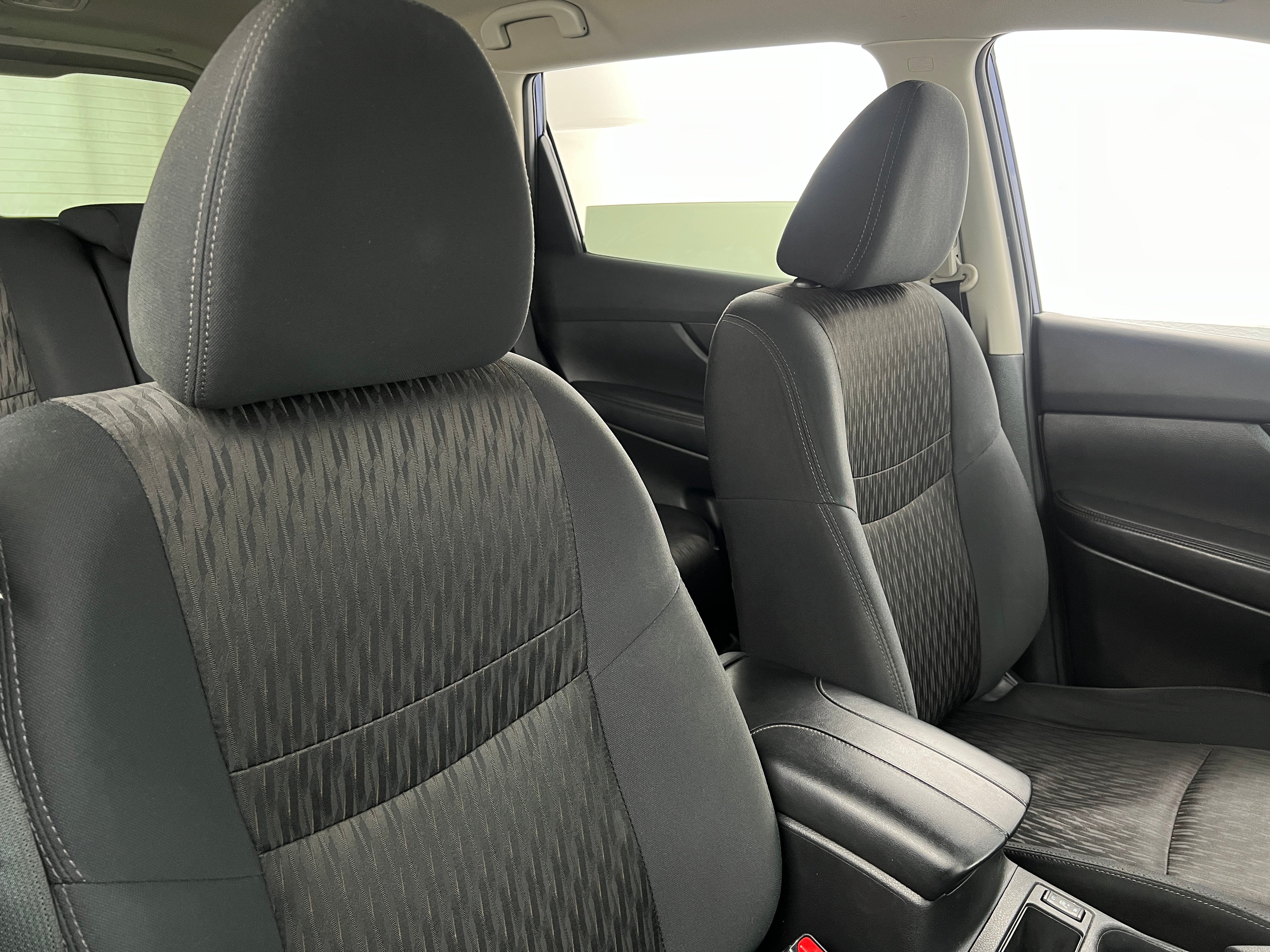 2019 Nissan Rogue SV 2