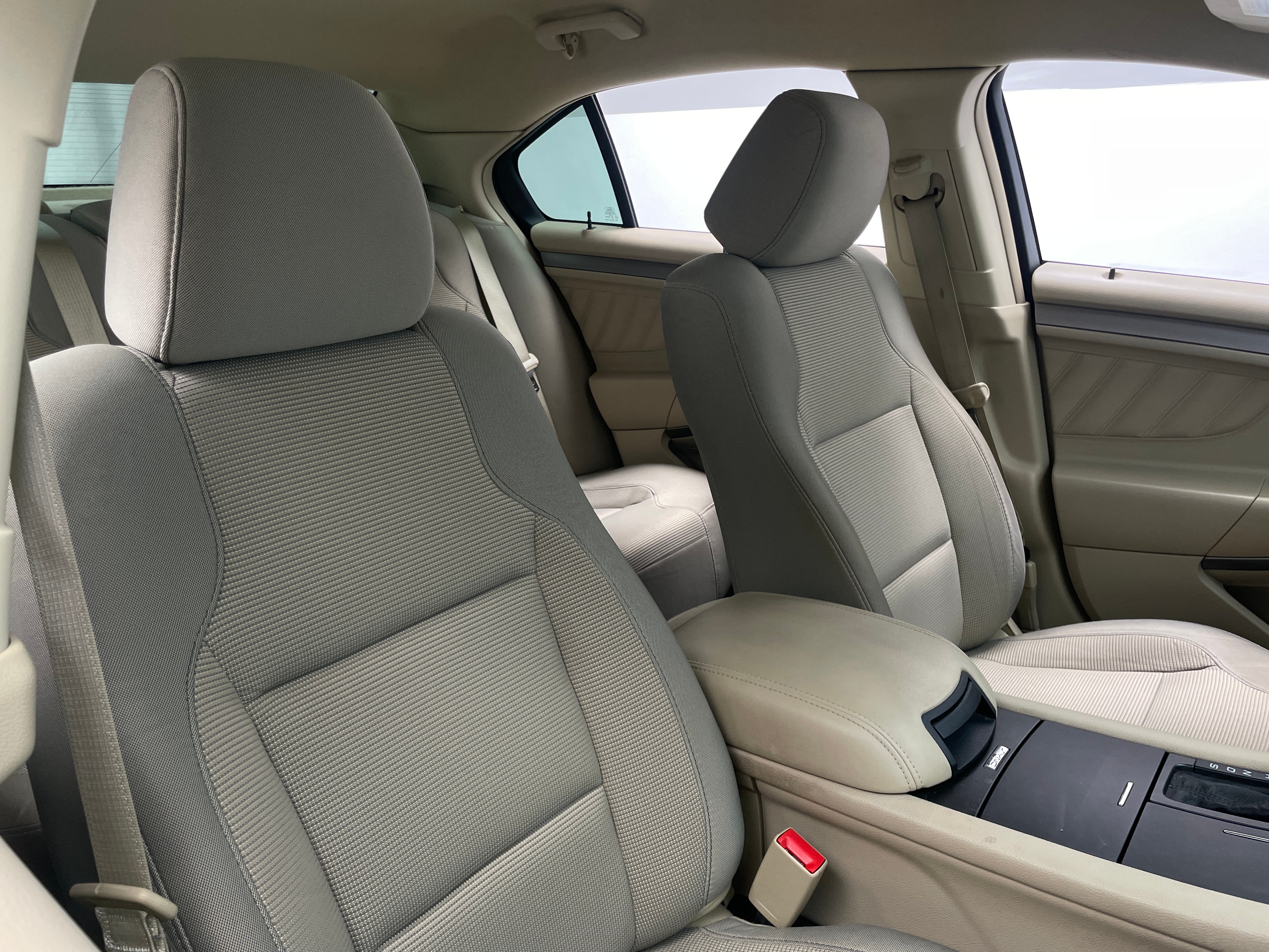 2013 Ford Taurus SEL 2