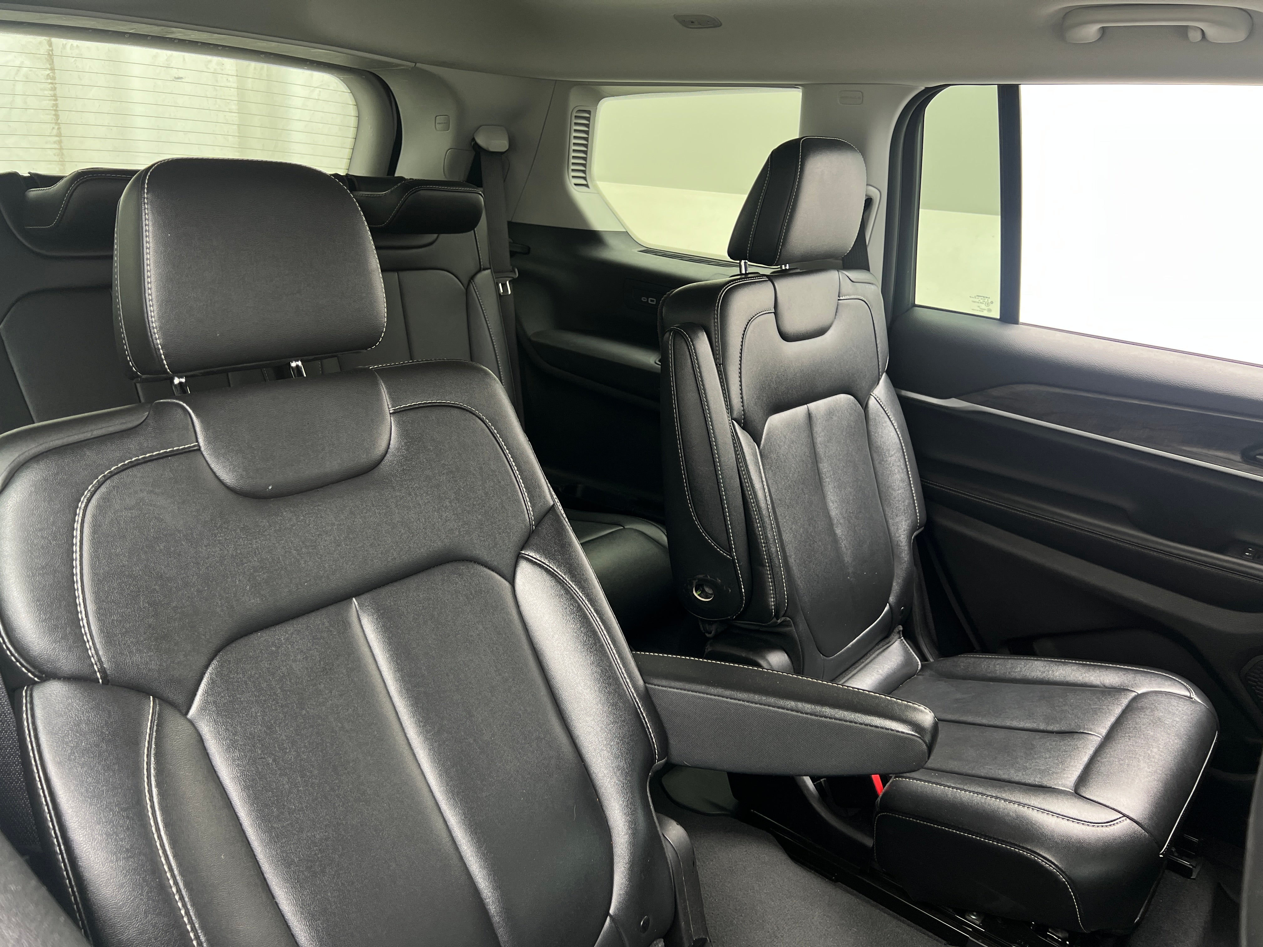 2023 Jeep Grand Cherokee L Limited Edition 5