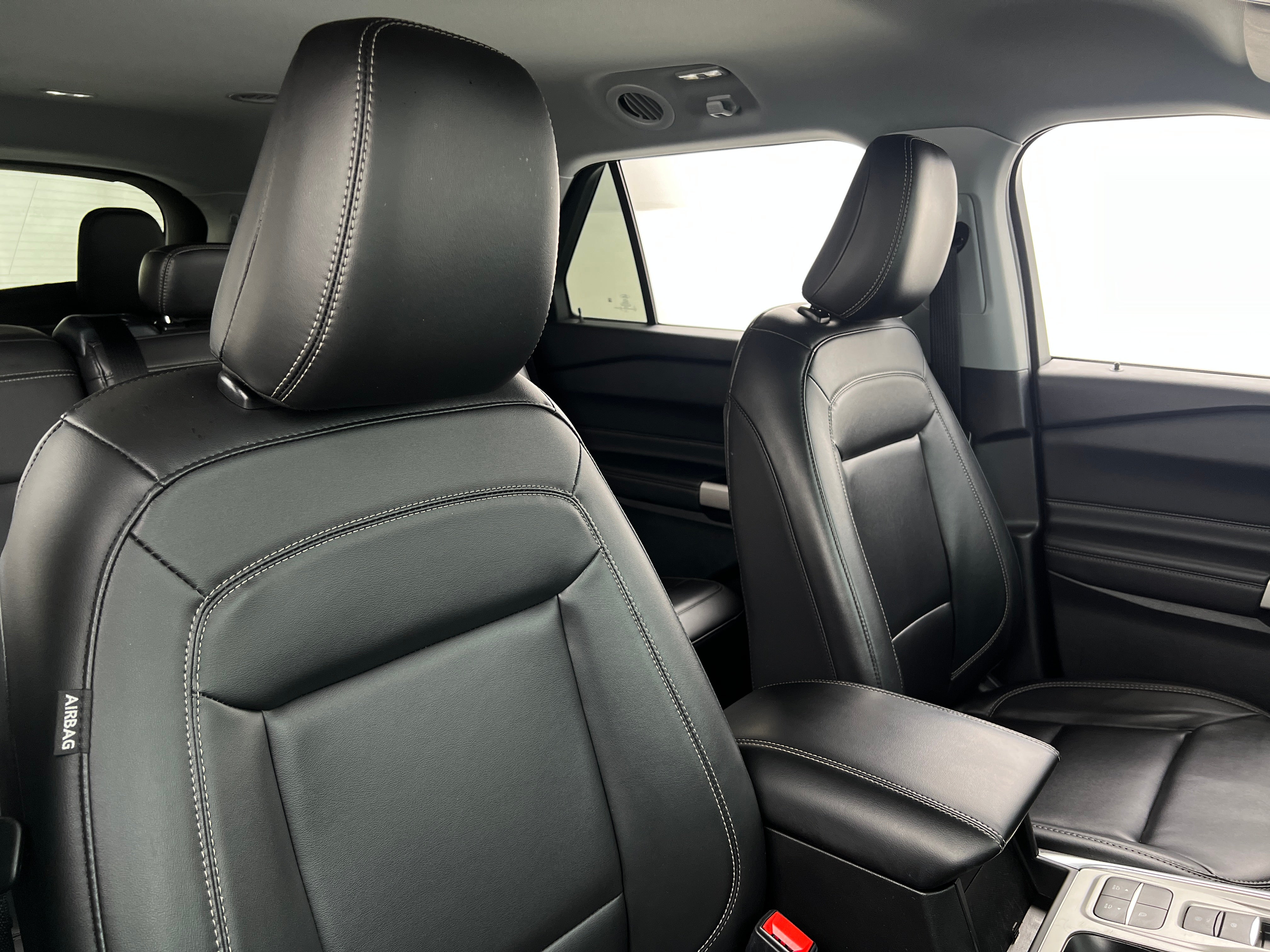 2022 Ford Explorer XLT 2