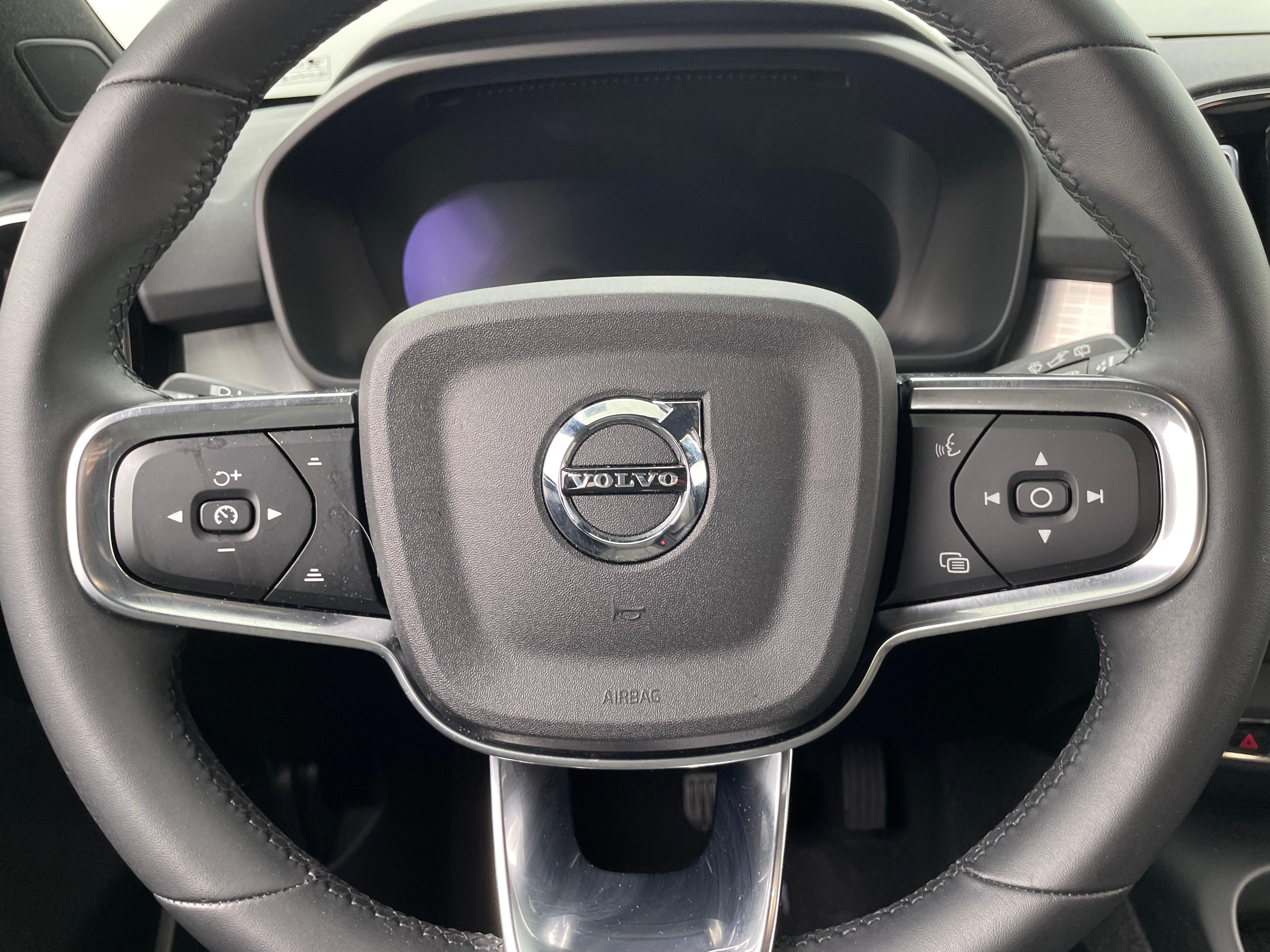 2024 Volvo XC40 B5 Core 5