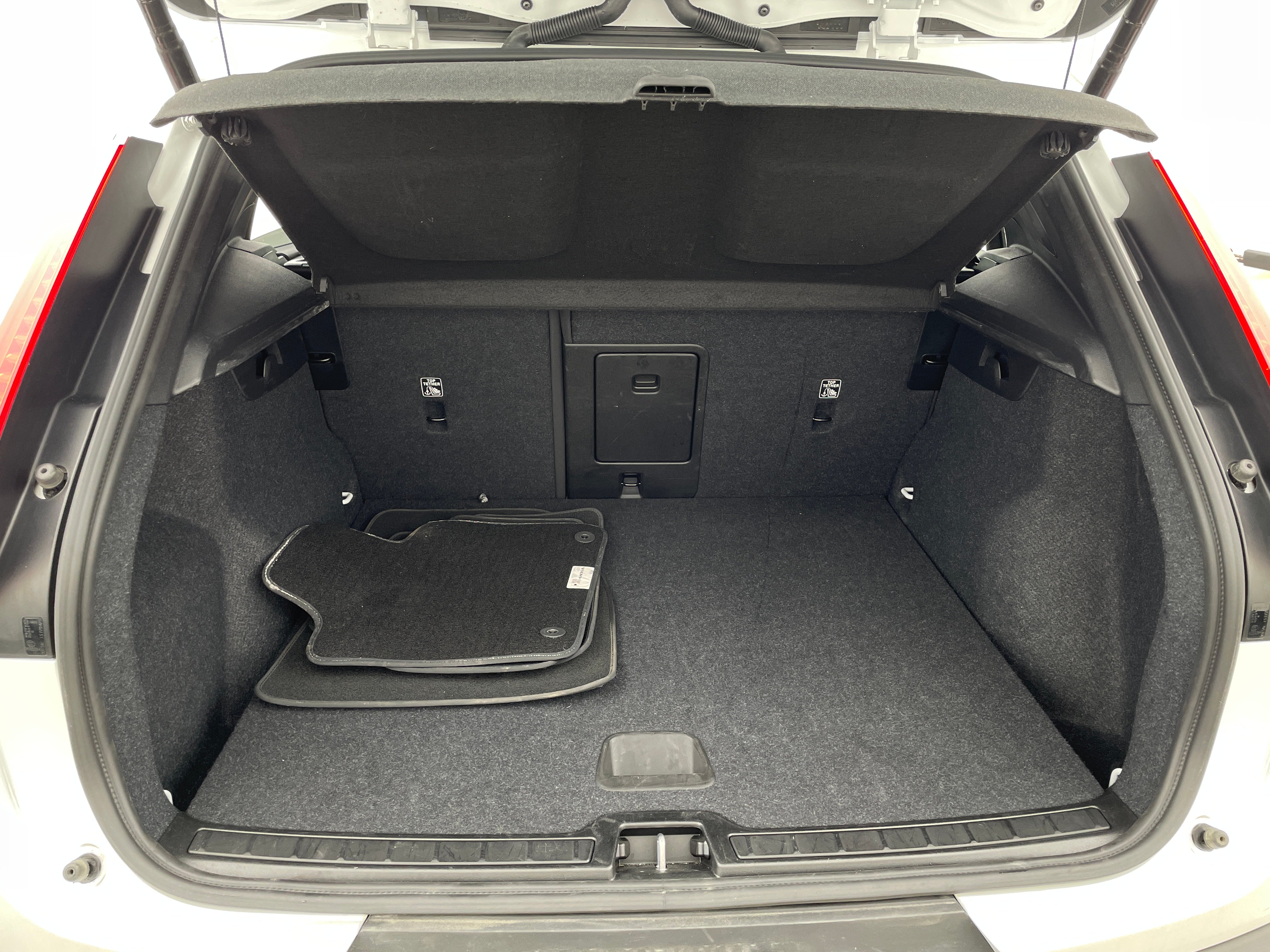 2024 Volvo XC40 B5 Core 7
