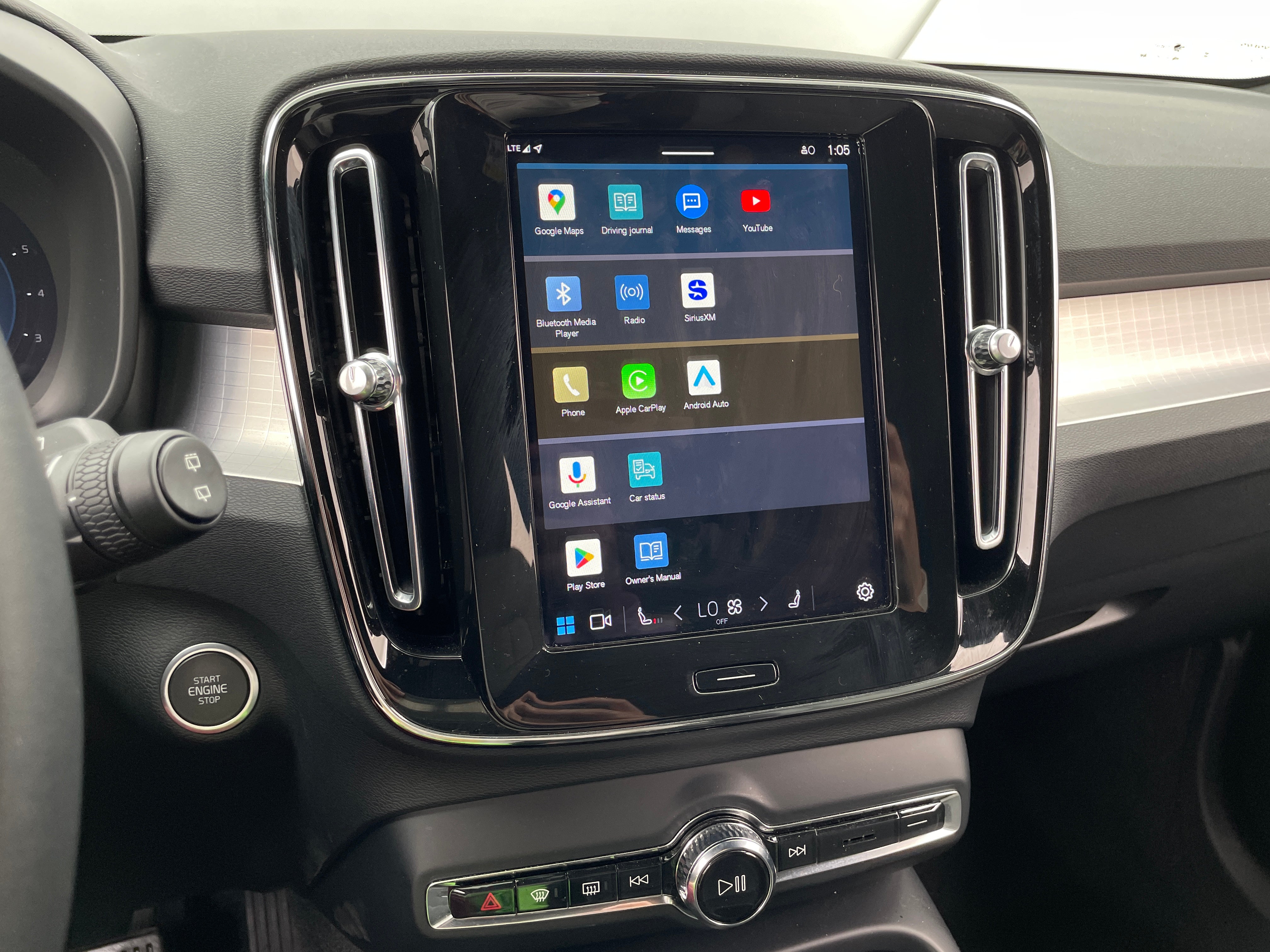 2024 Volvo XC40 B5 Core 4