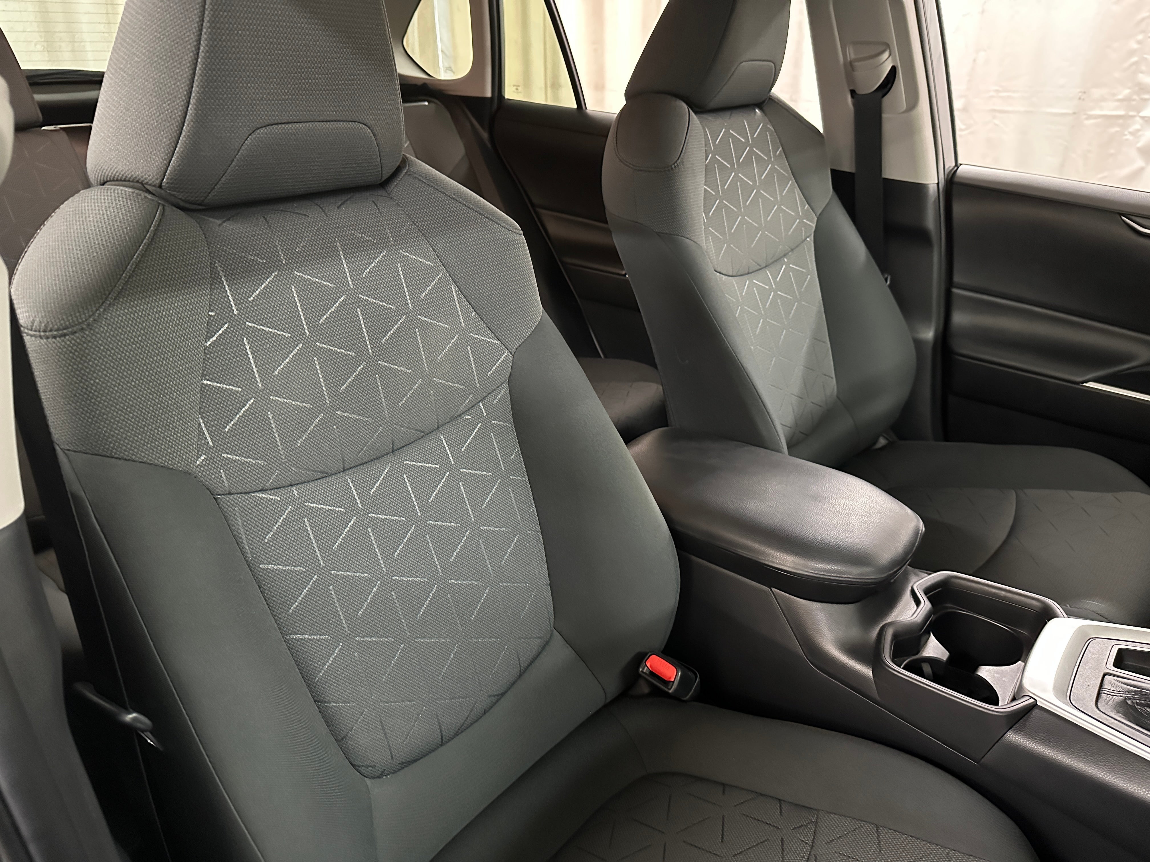 2021 Toyota RAV4 XLE 2
