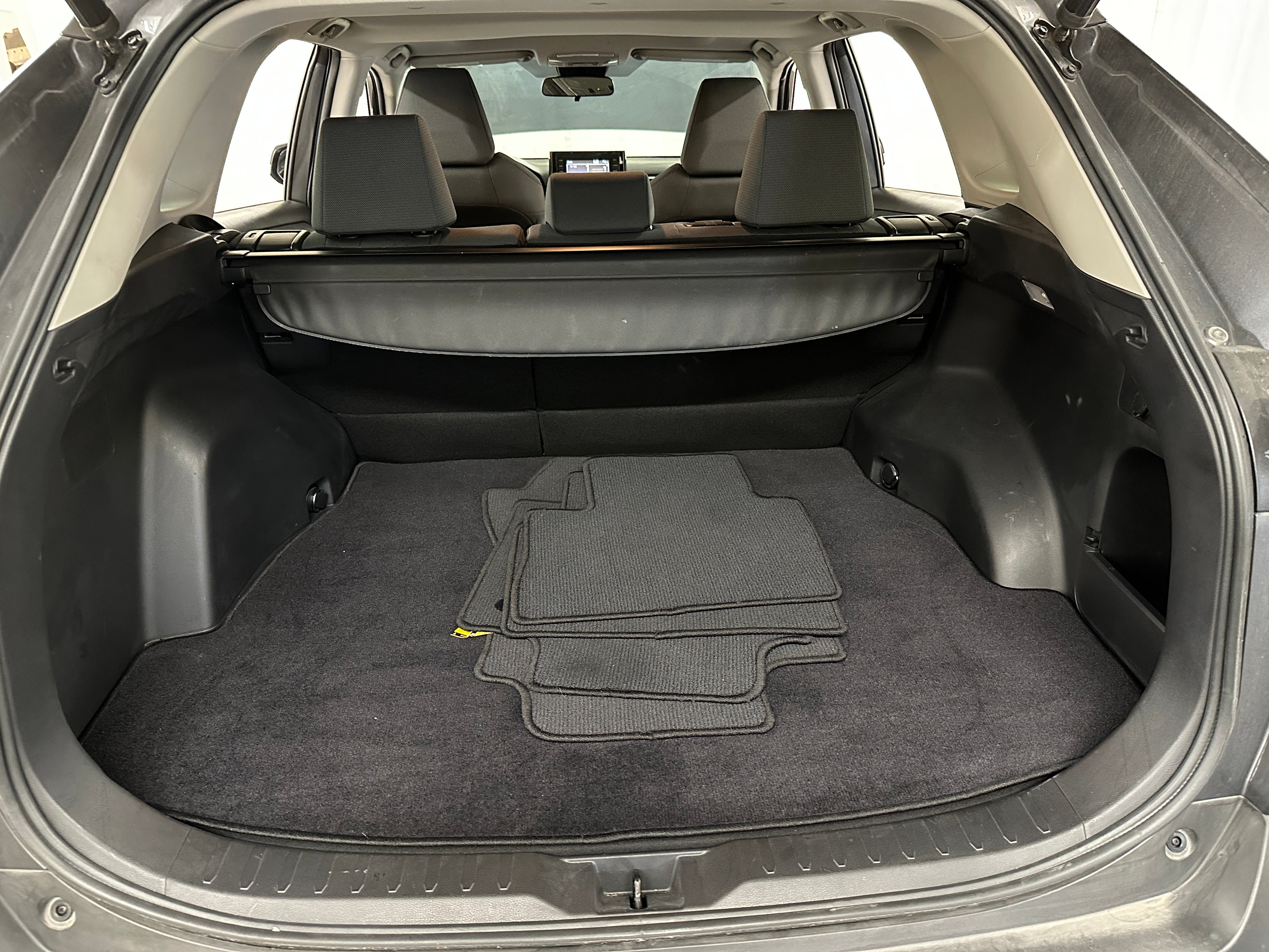 2021 Toyota RAV4 XLE 7