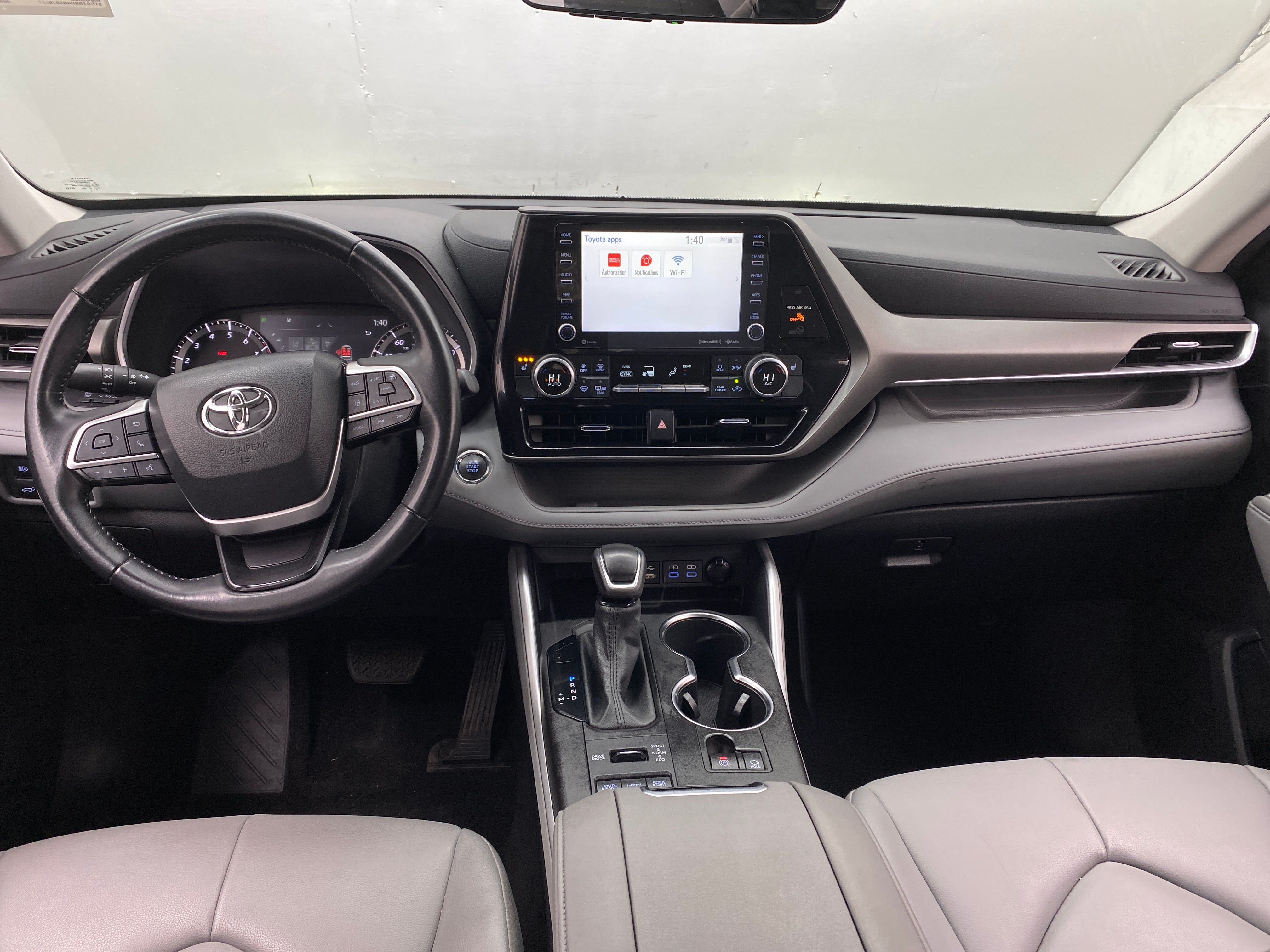 2022 Toyota Highlander XLE 2
