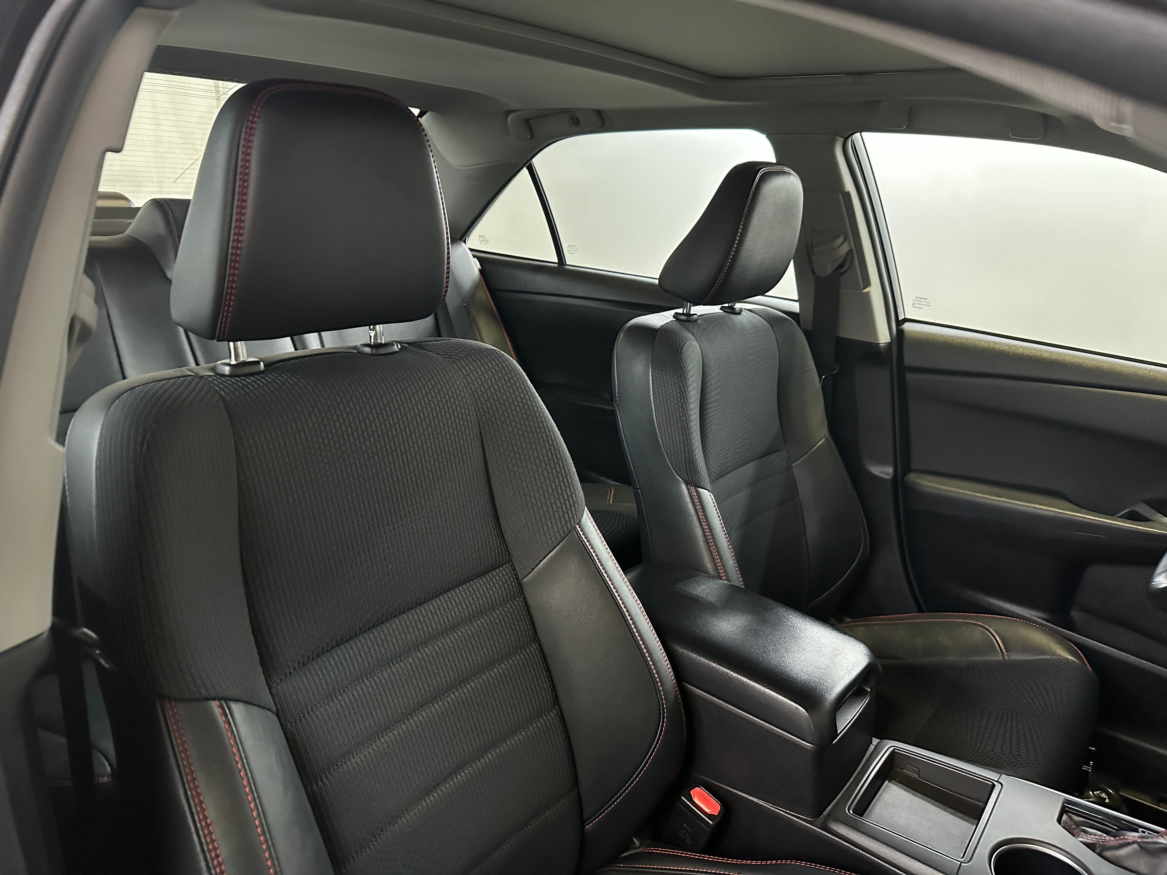 2016 Toyota Camry SE 2