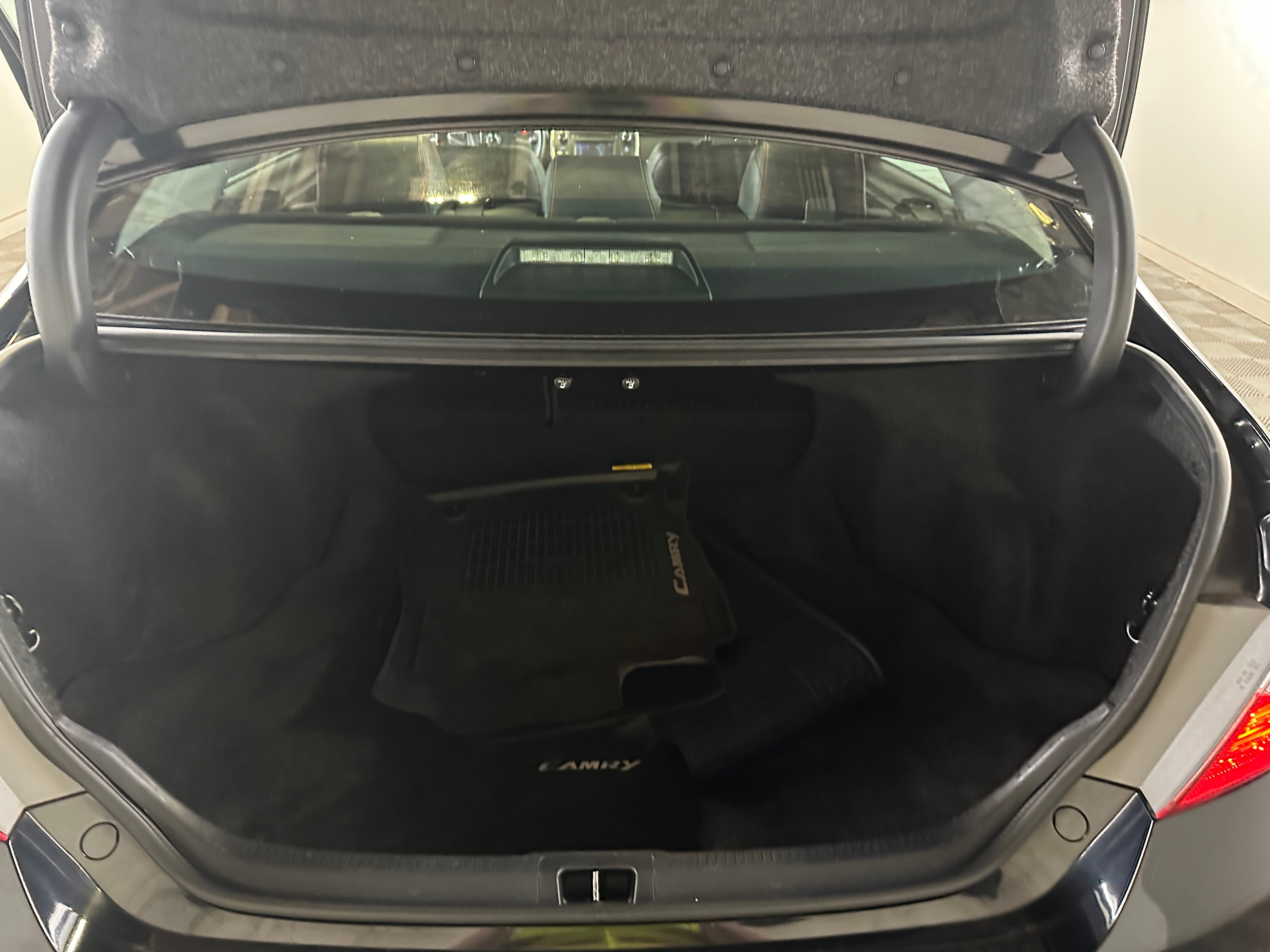 2016 Toyota Camry SE 7
