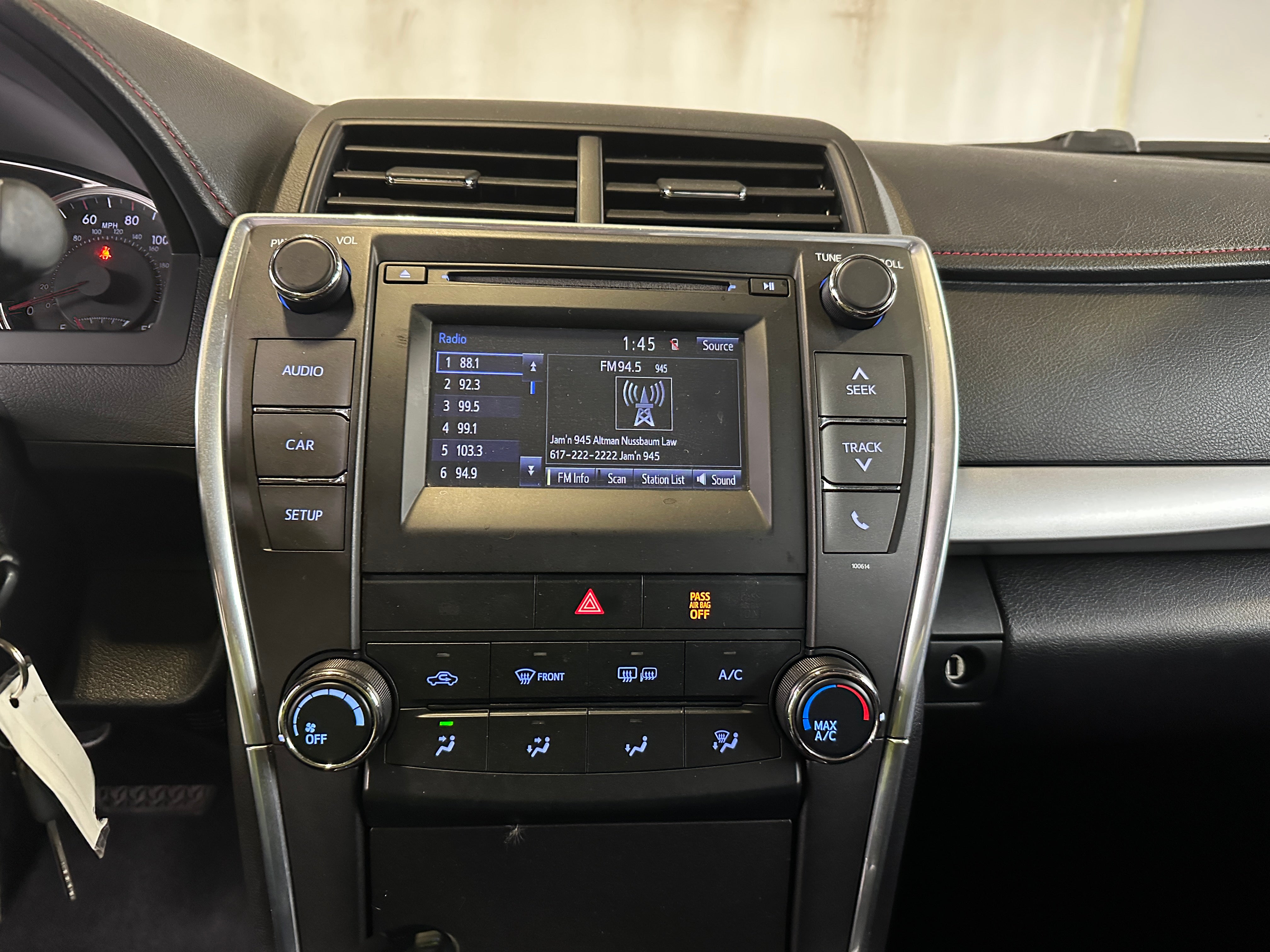 2016 Toyota Camry SE 4