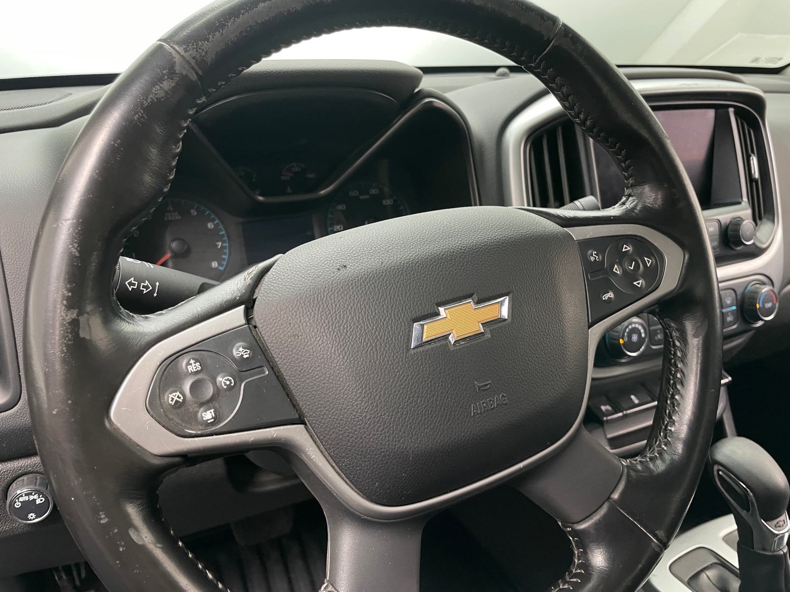 Thumbnail: 2022 Chevrolet Colorado - 4