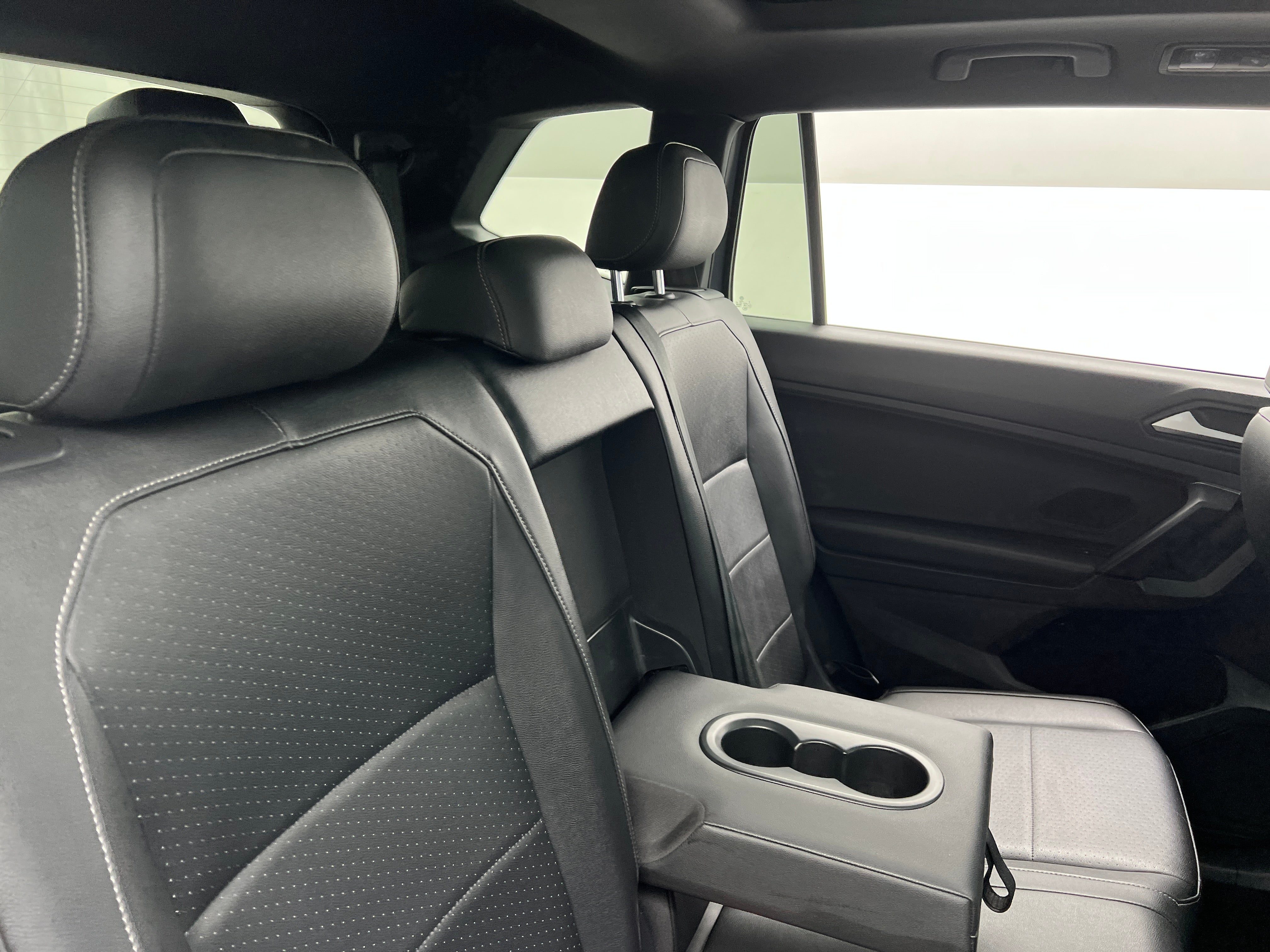 2019 Volkswagen Tiguan SE R-Line Black 5