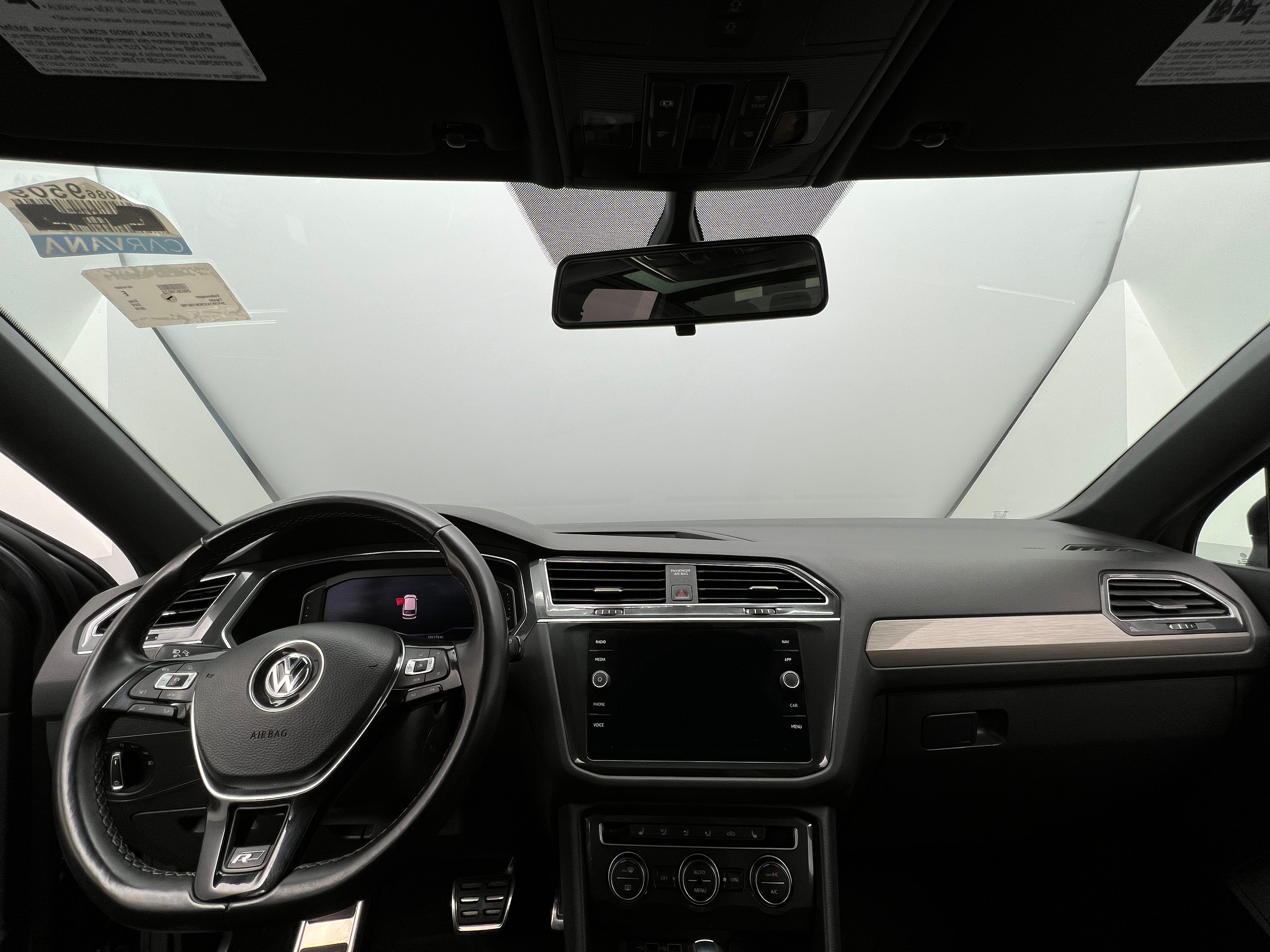 2019 Volkswagen Tiguan SE R-Line Black 2