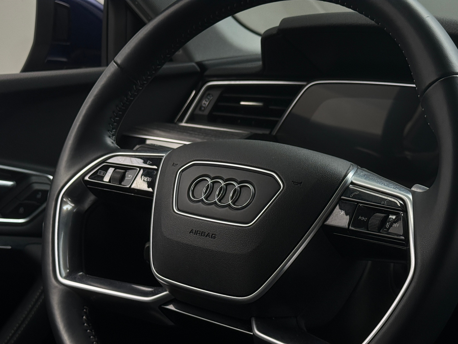 Thumbnail: 2021 Audi e-tron S - 4