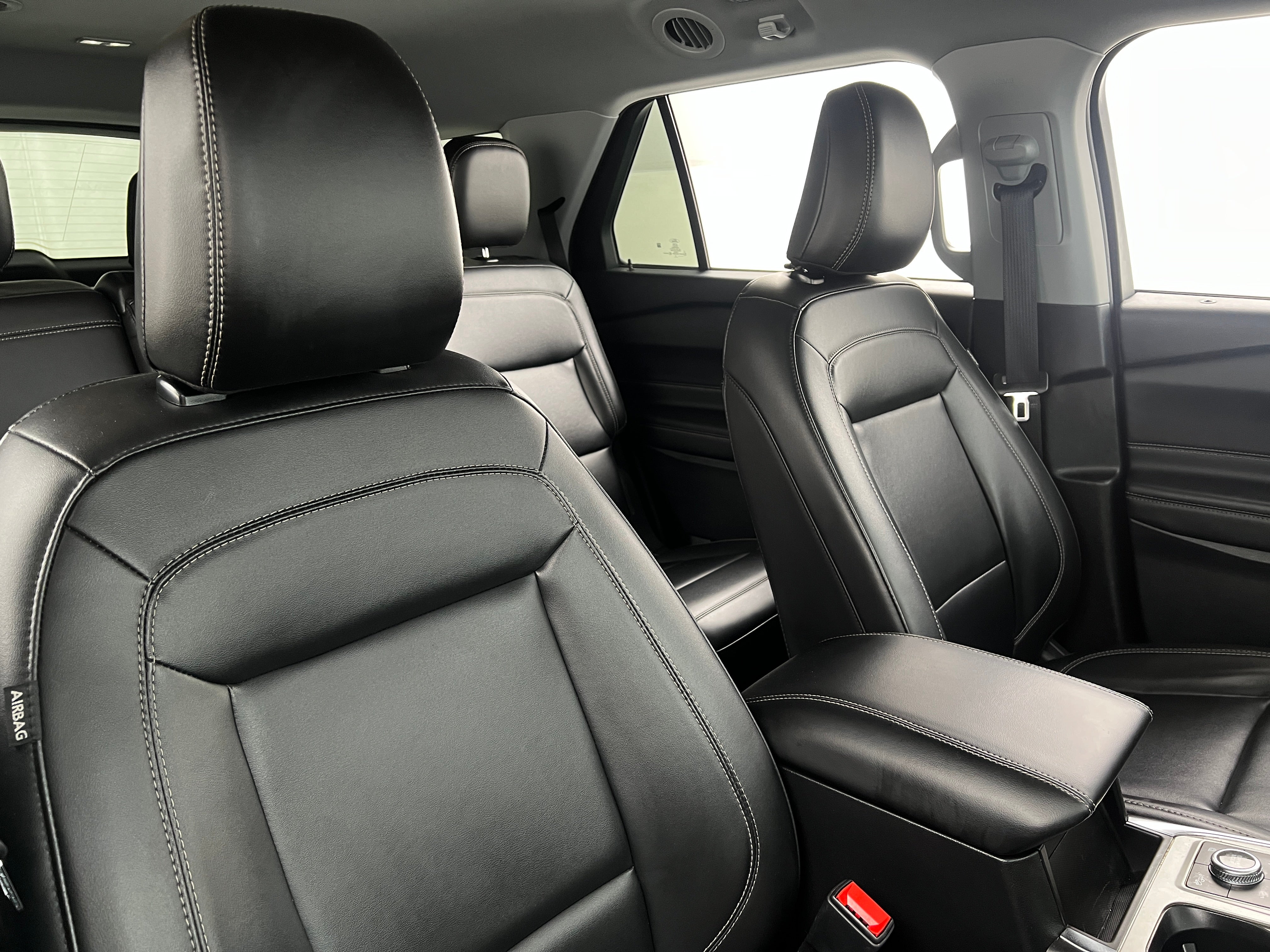 2024 Ford Explorer XLT 2