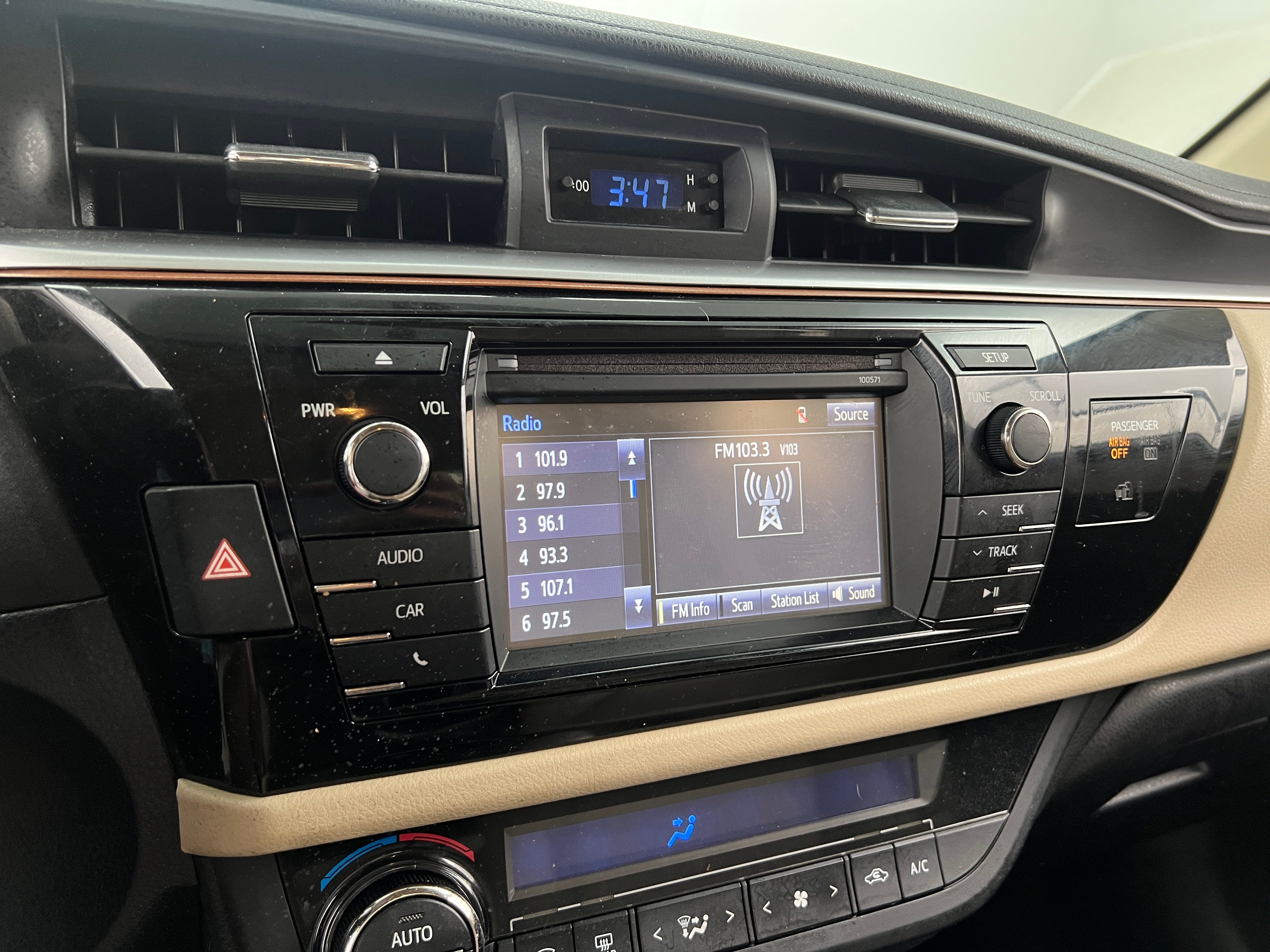 2014 Toyota Corolla LE 4