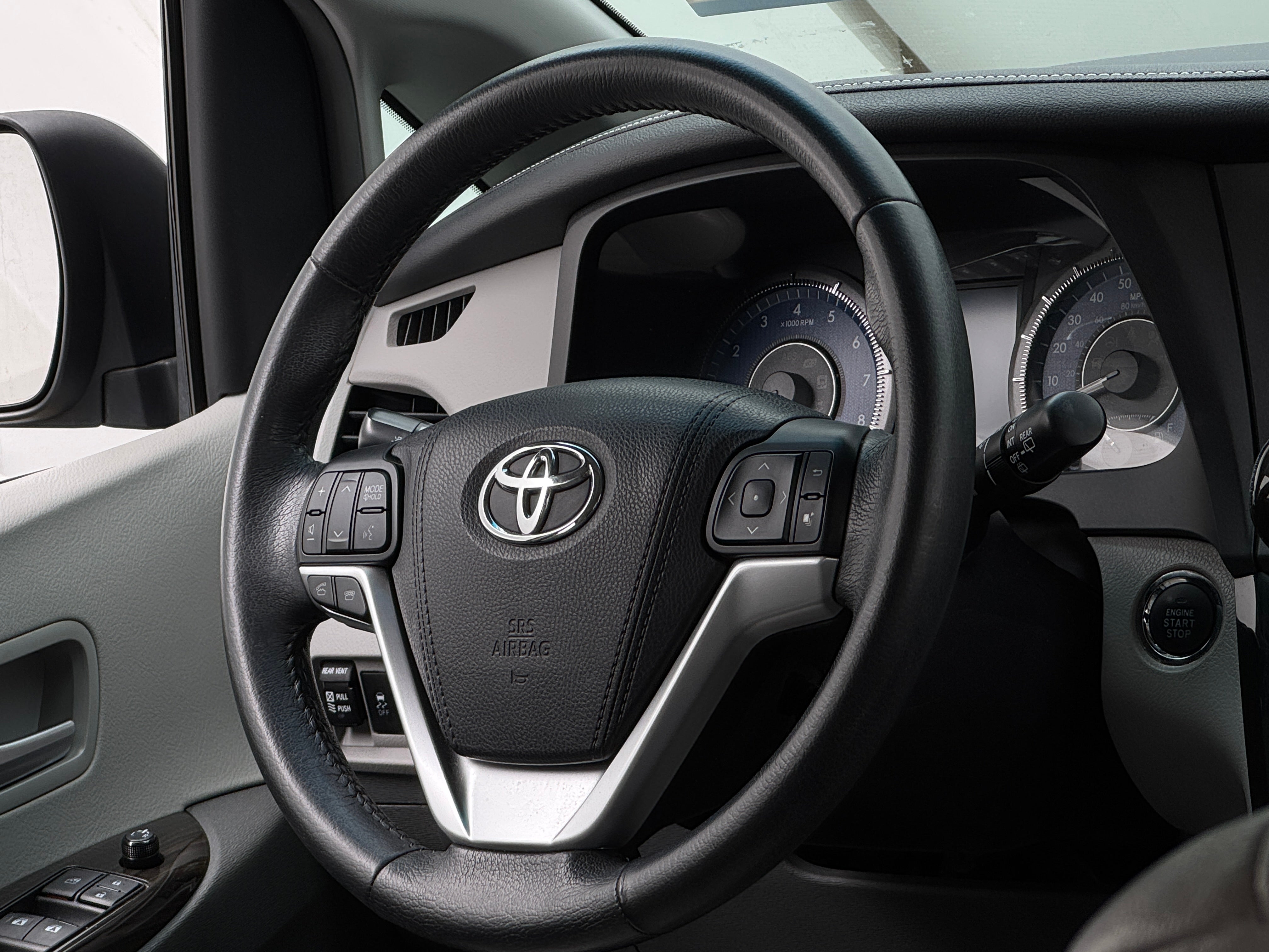 2017 Toyota Sienna XLE 4