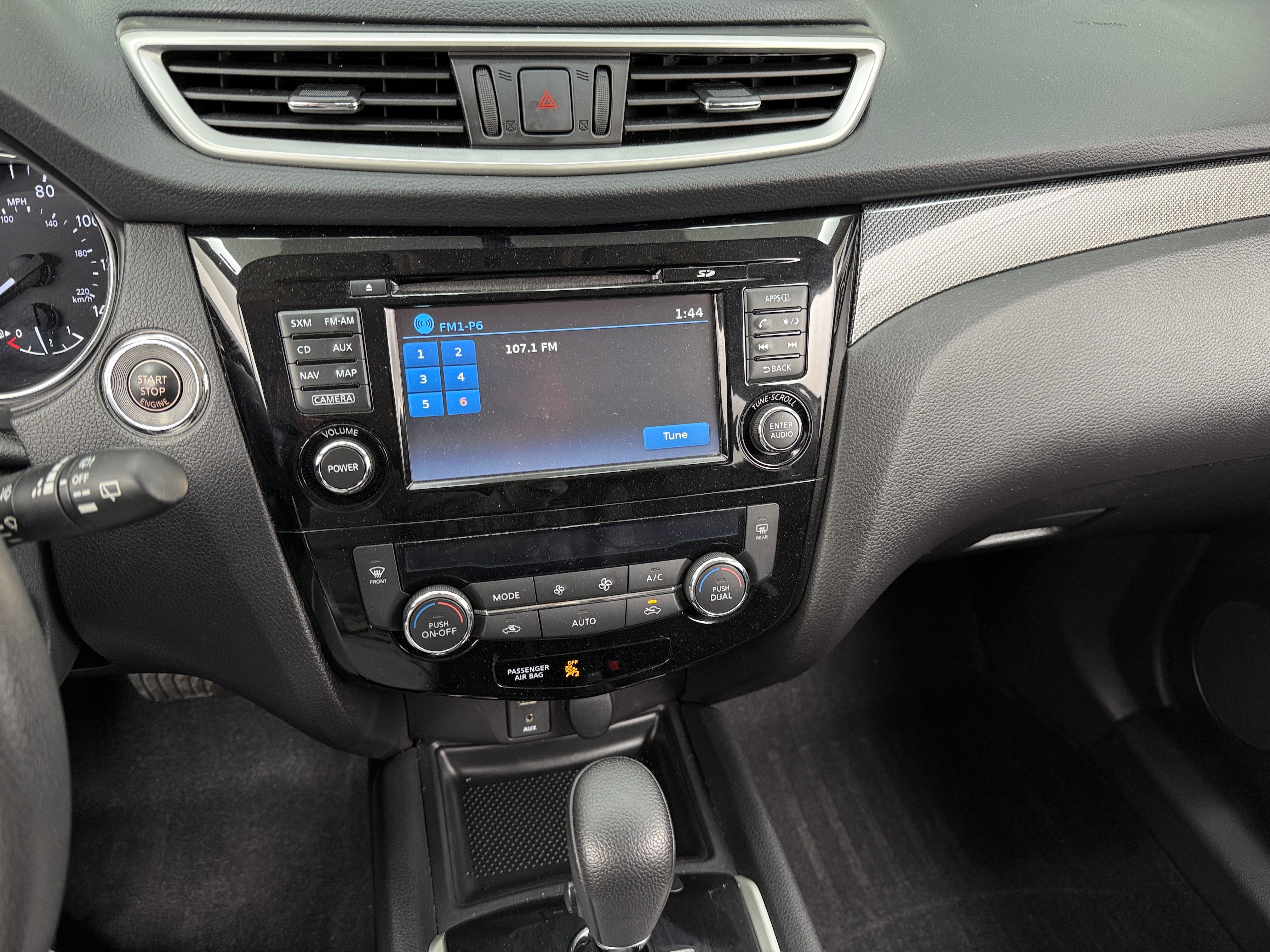 2016 Nissan Rogue SL 3